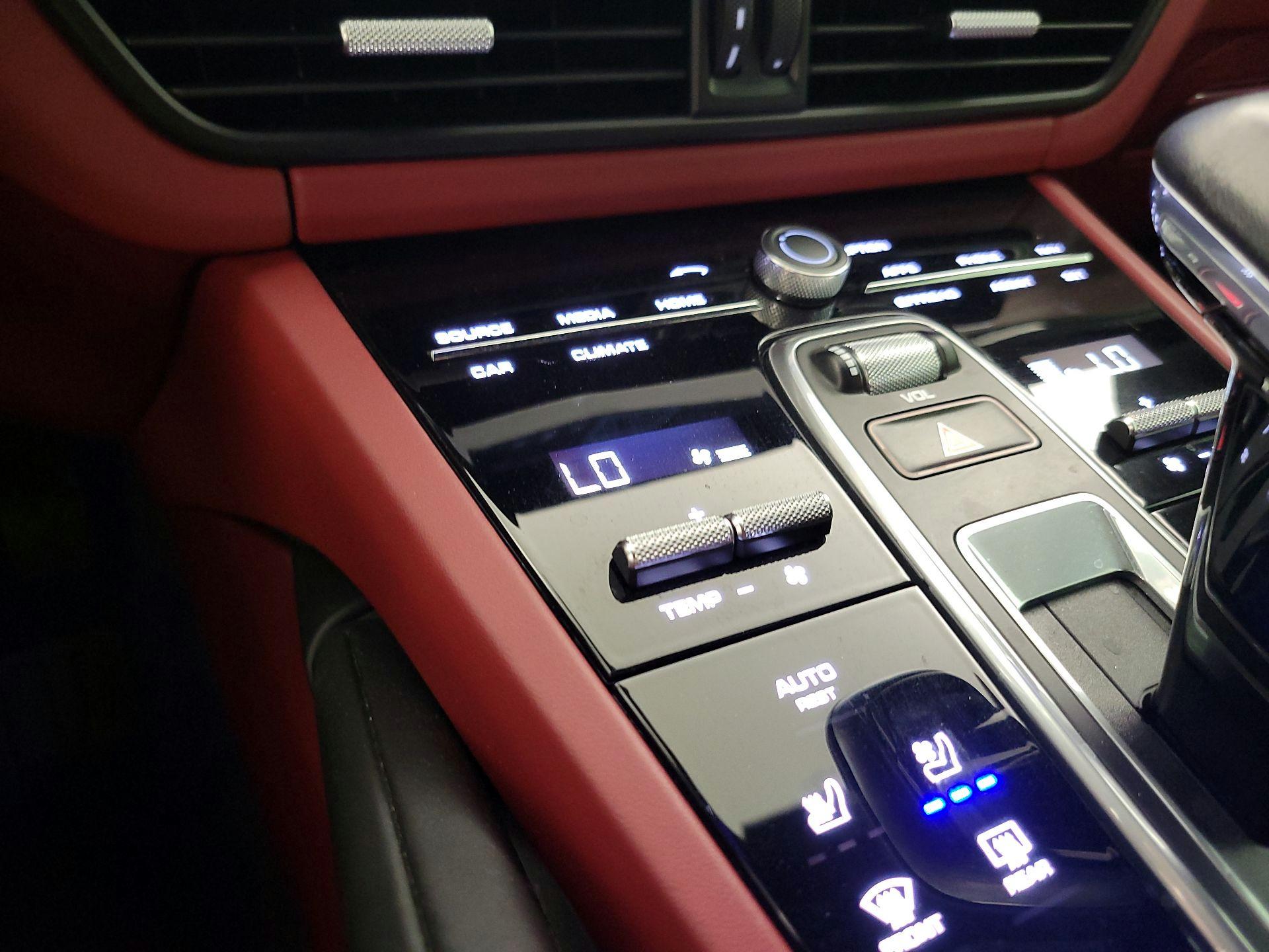 Thumbnail: 2021 Porsche Cayenne - 17