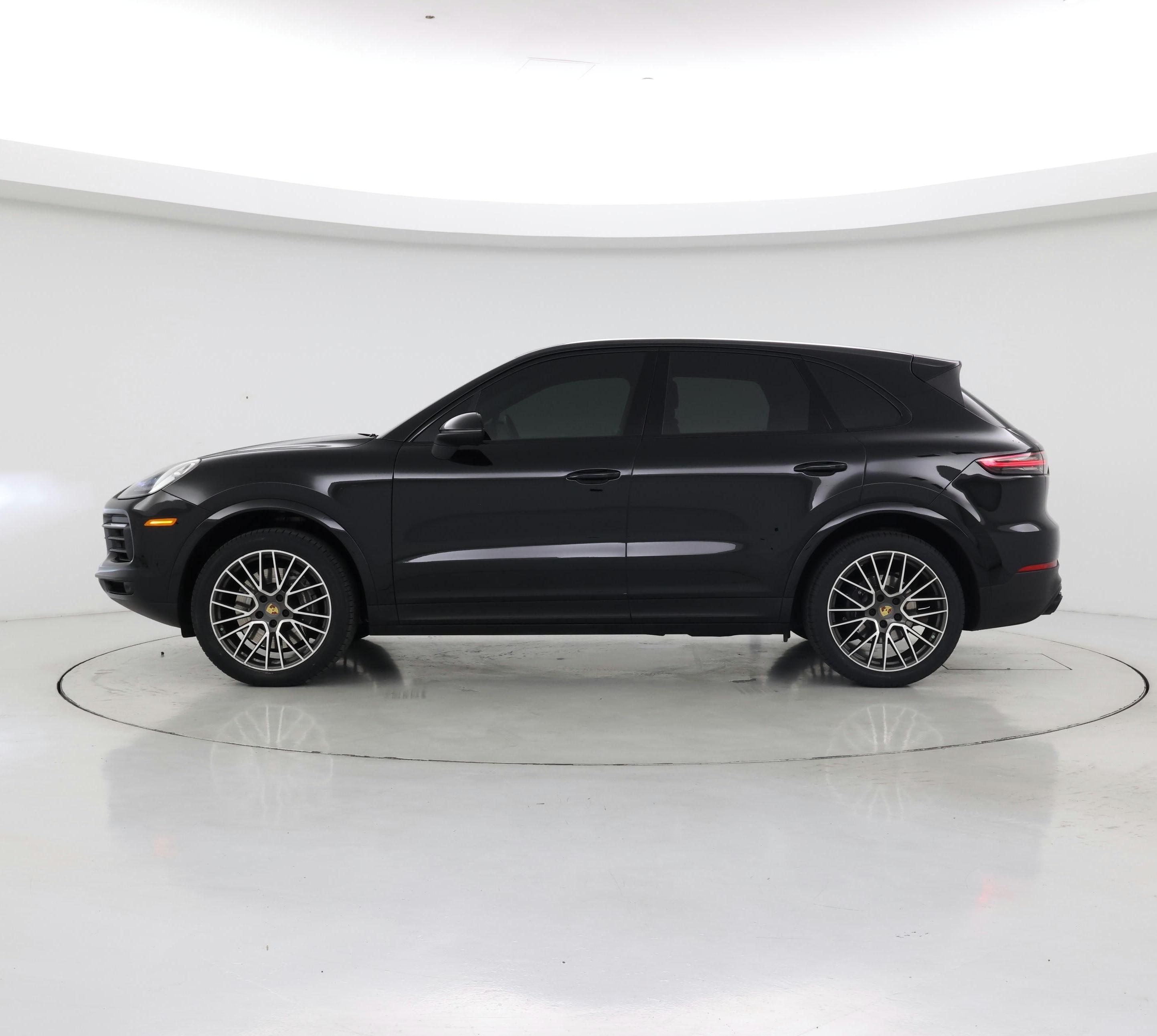 Thumbnail: 2021 Porsche Cayenne - 3