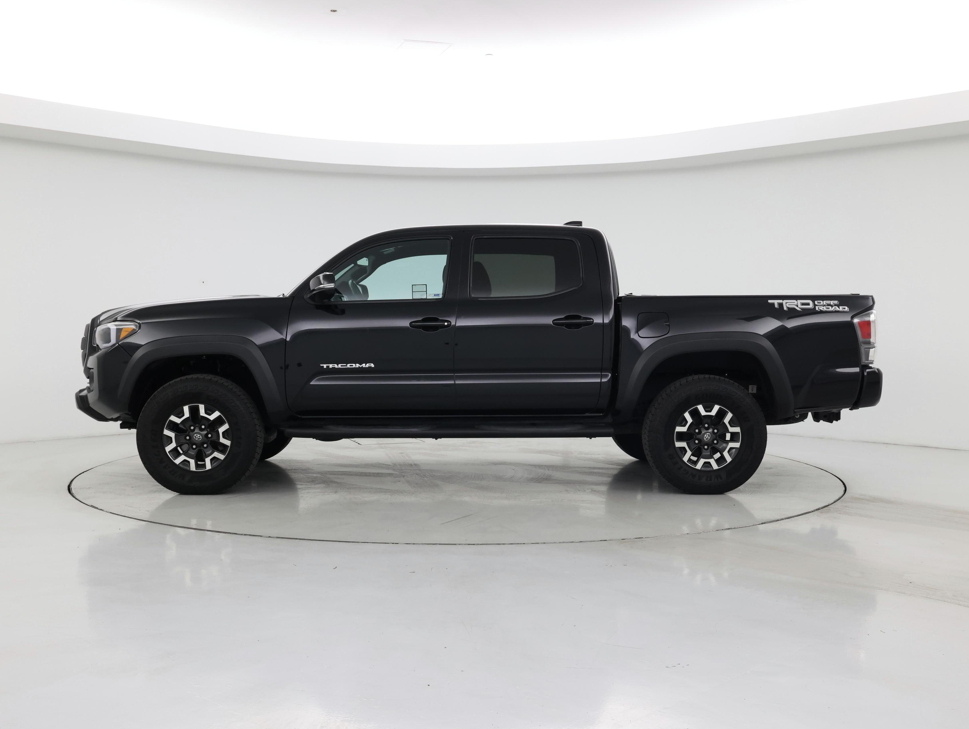 Thumbnail: 2020 Toyota Tacoma - 3