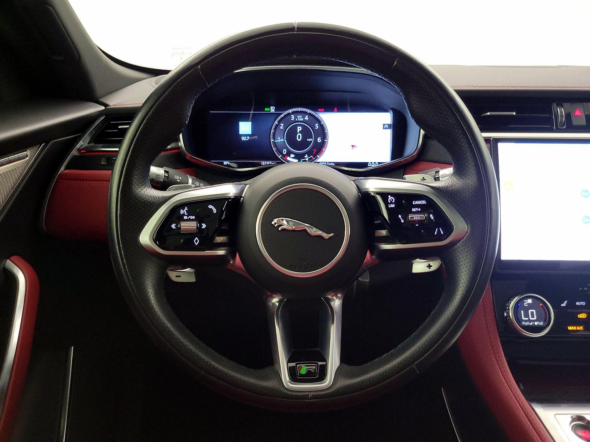 Thumbnail: 2021 Jaguar F-Pace - 10