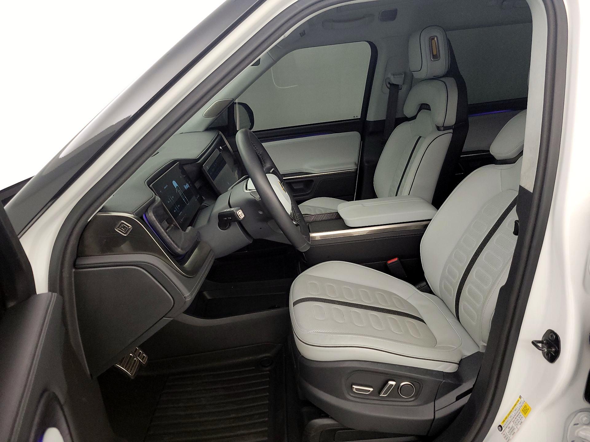 Thumbnail: 2024 Rivian R1S - 11