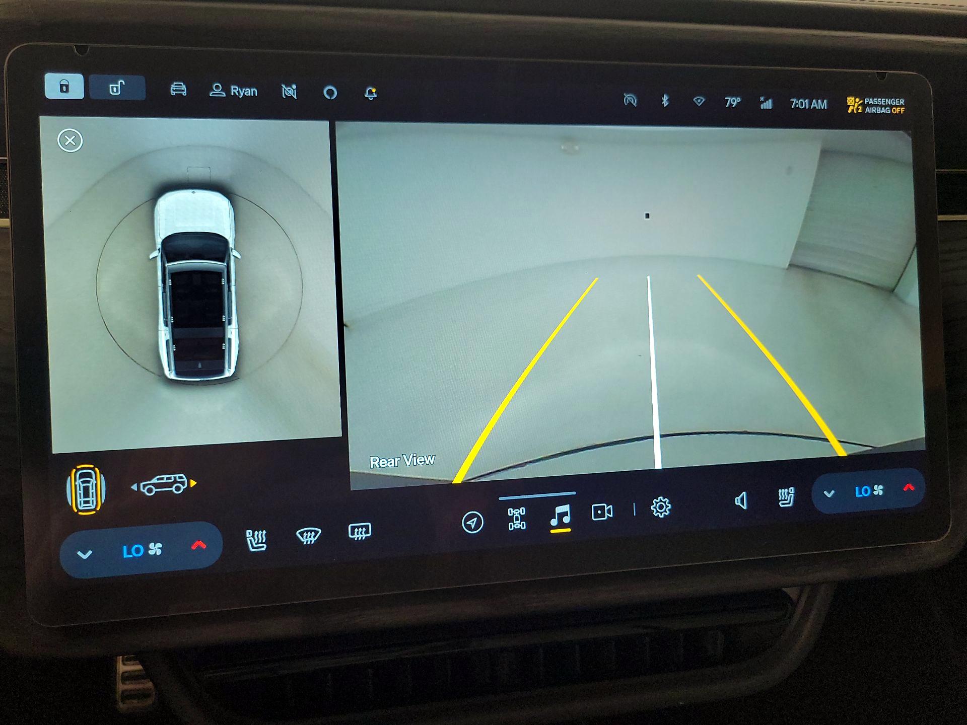 Thumbnail: 2024 Rivian R1S - 14