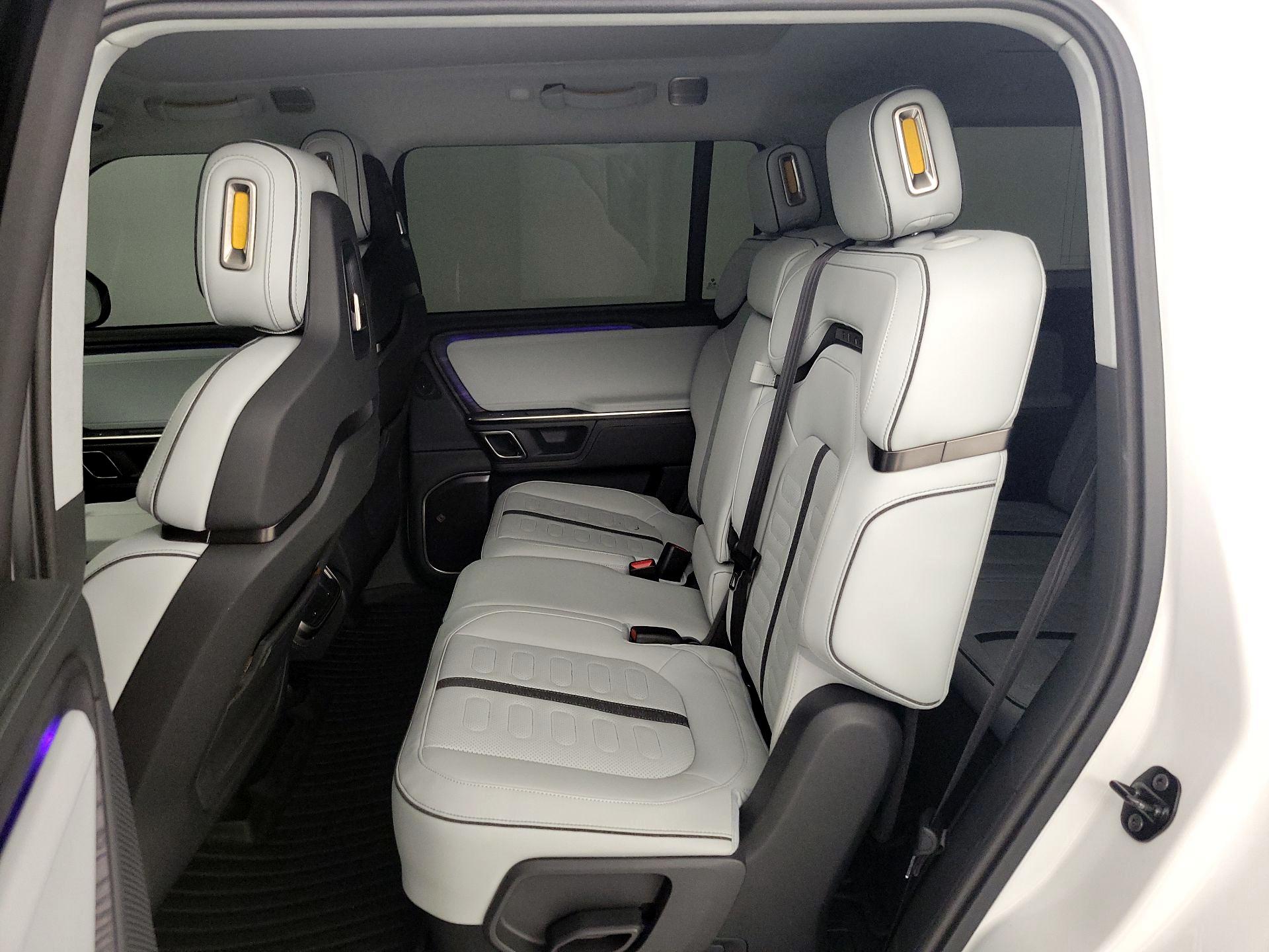 Thumbnail: 2024 Rivian R1S - 19