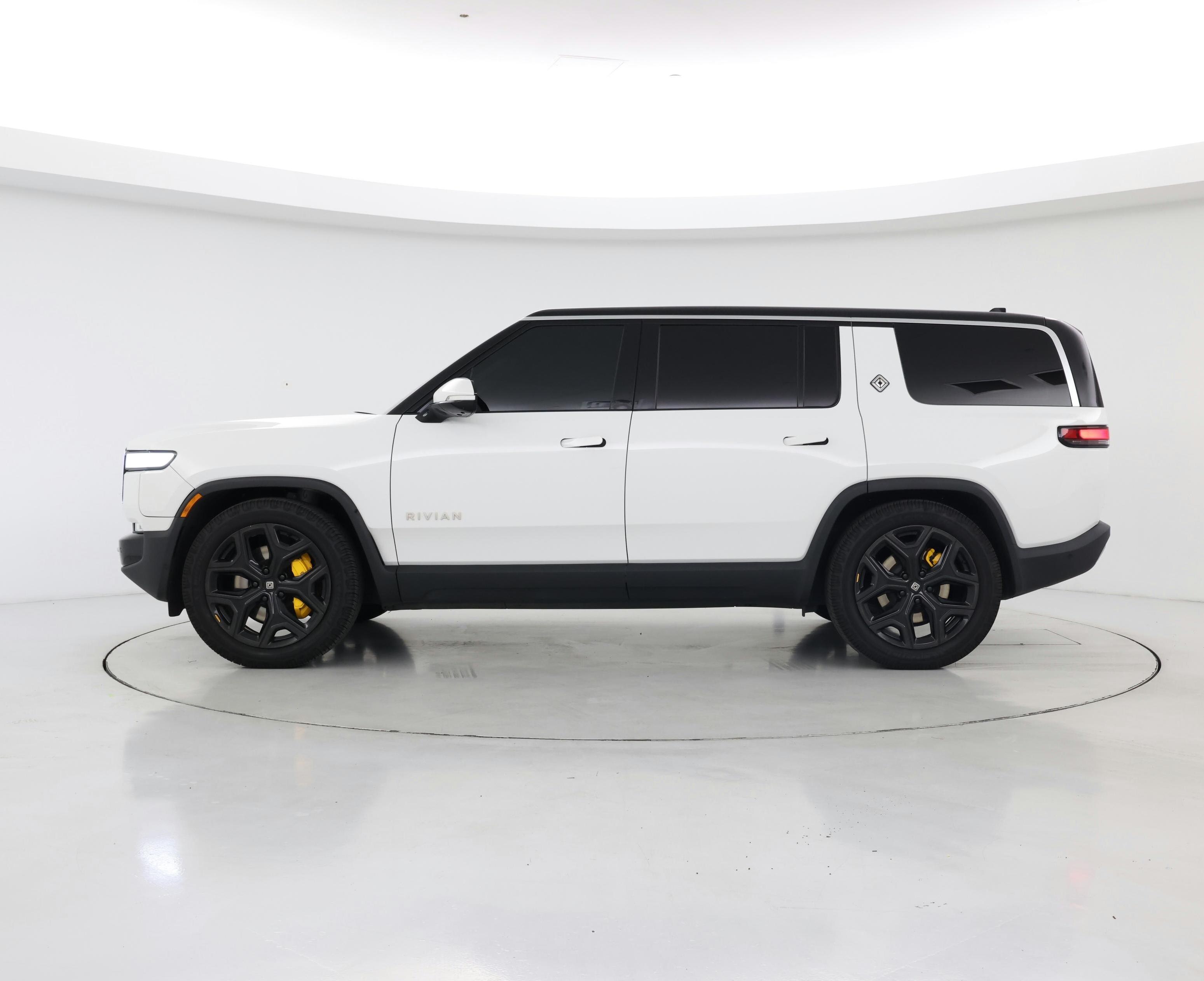 Thumbnail: 2024 Rivian R1S - 3