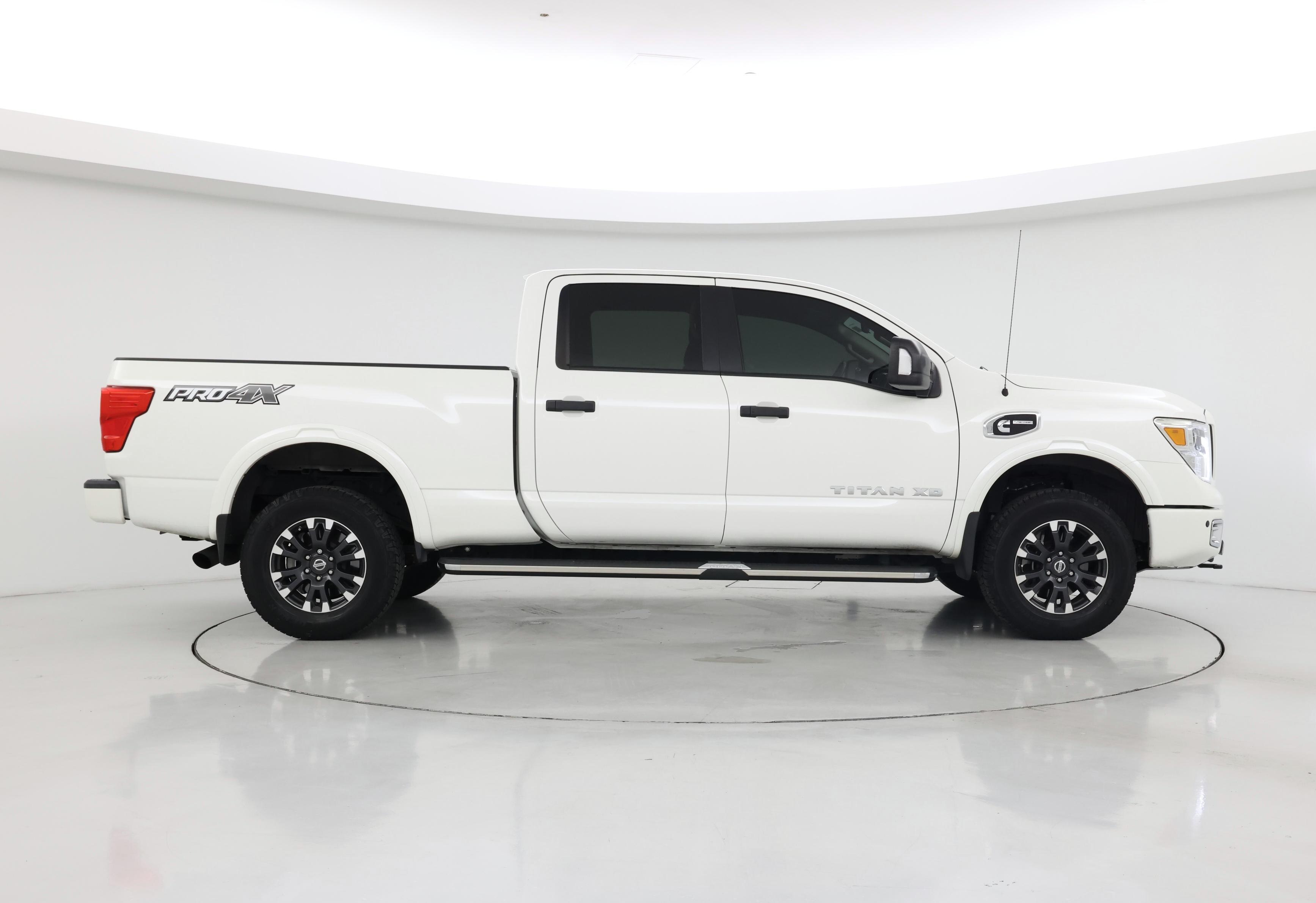 Thumbnail: 2019 Nissan Titan - 7