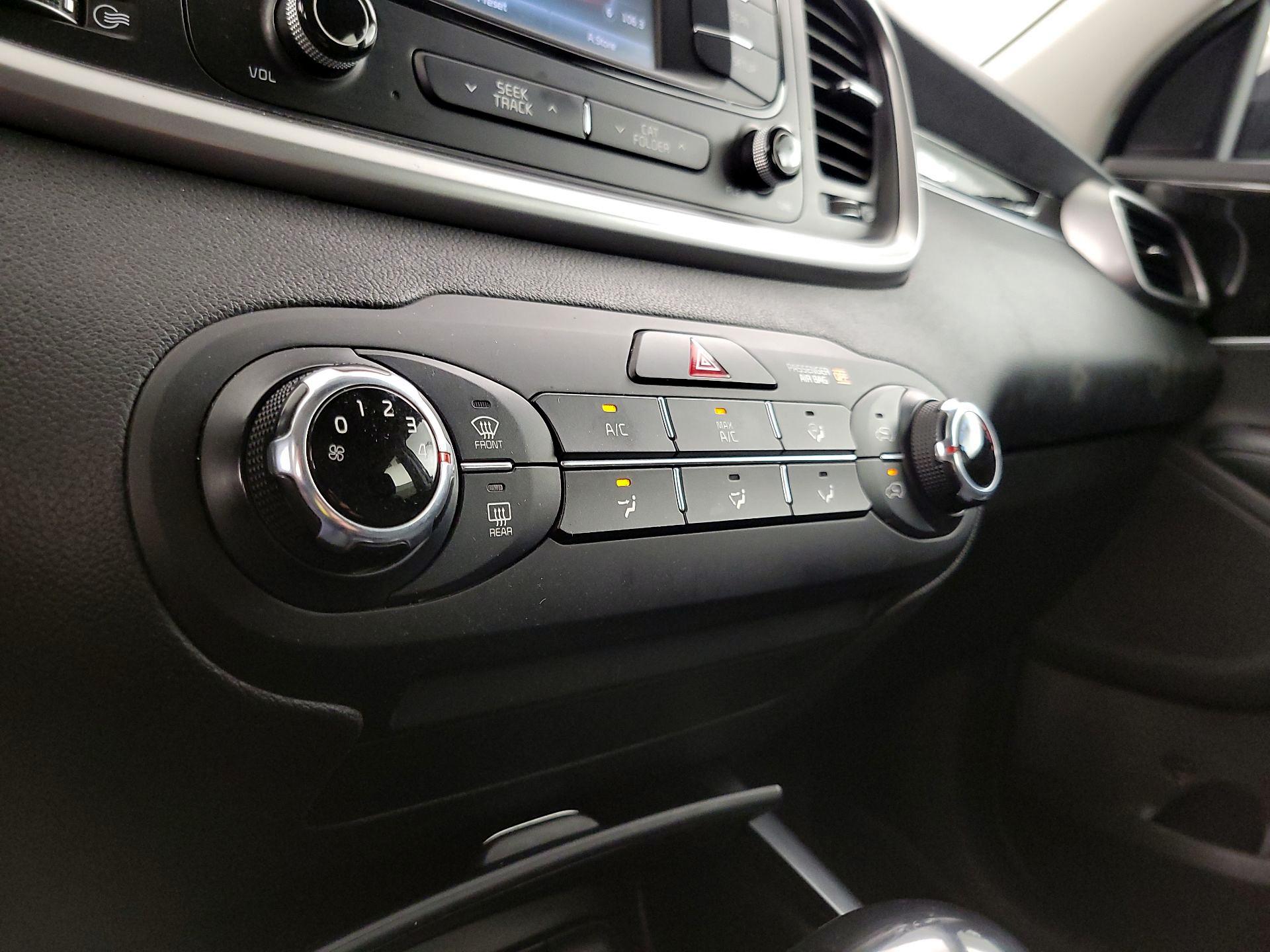 Thumbnail: 2017 Kia Sorento - 16