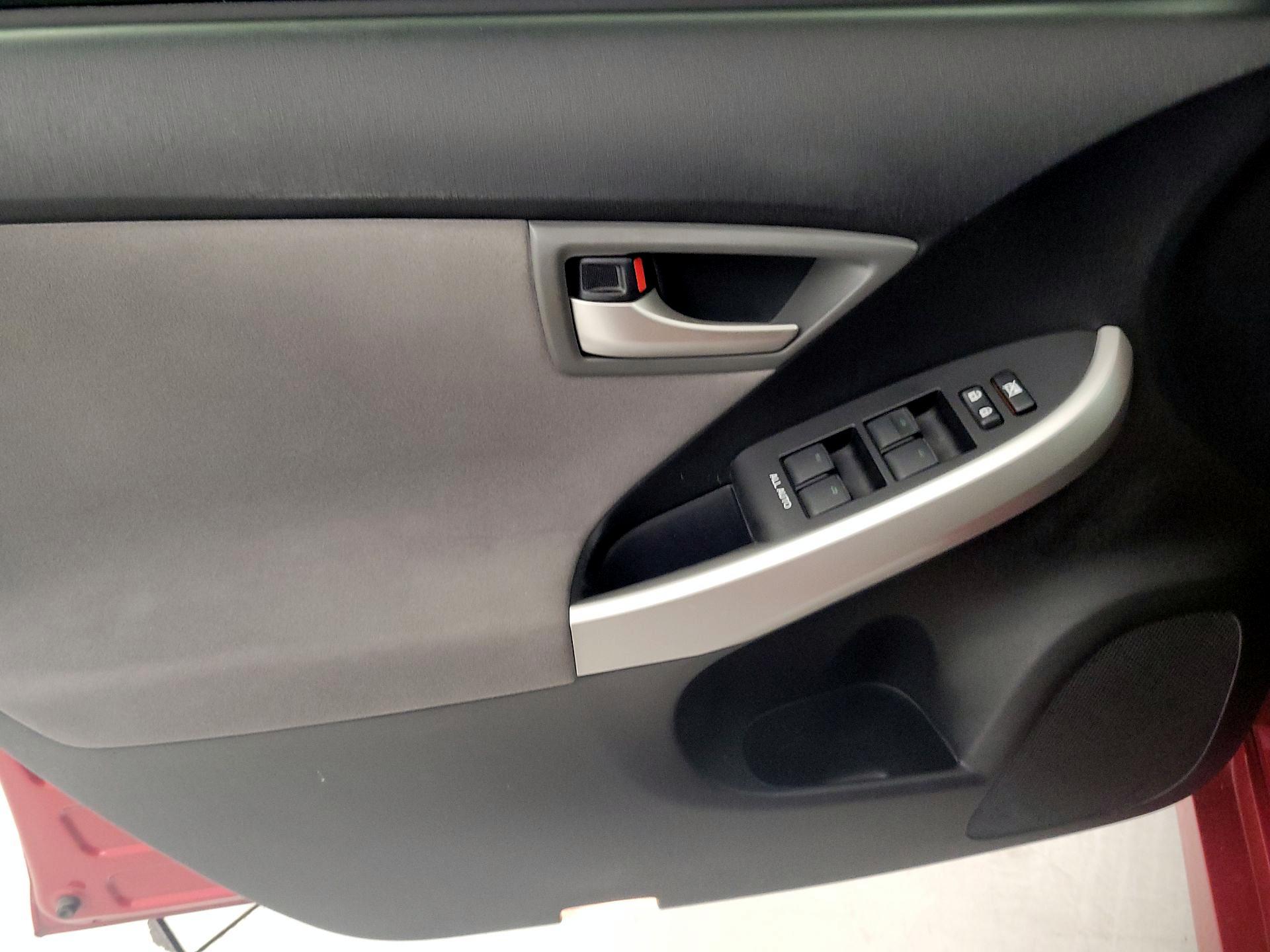 Thumbnail: 2015 Toyota Prius - 12