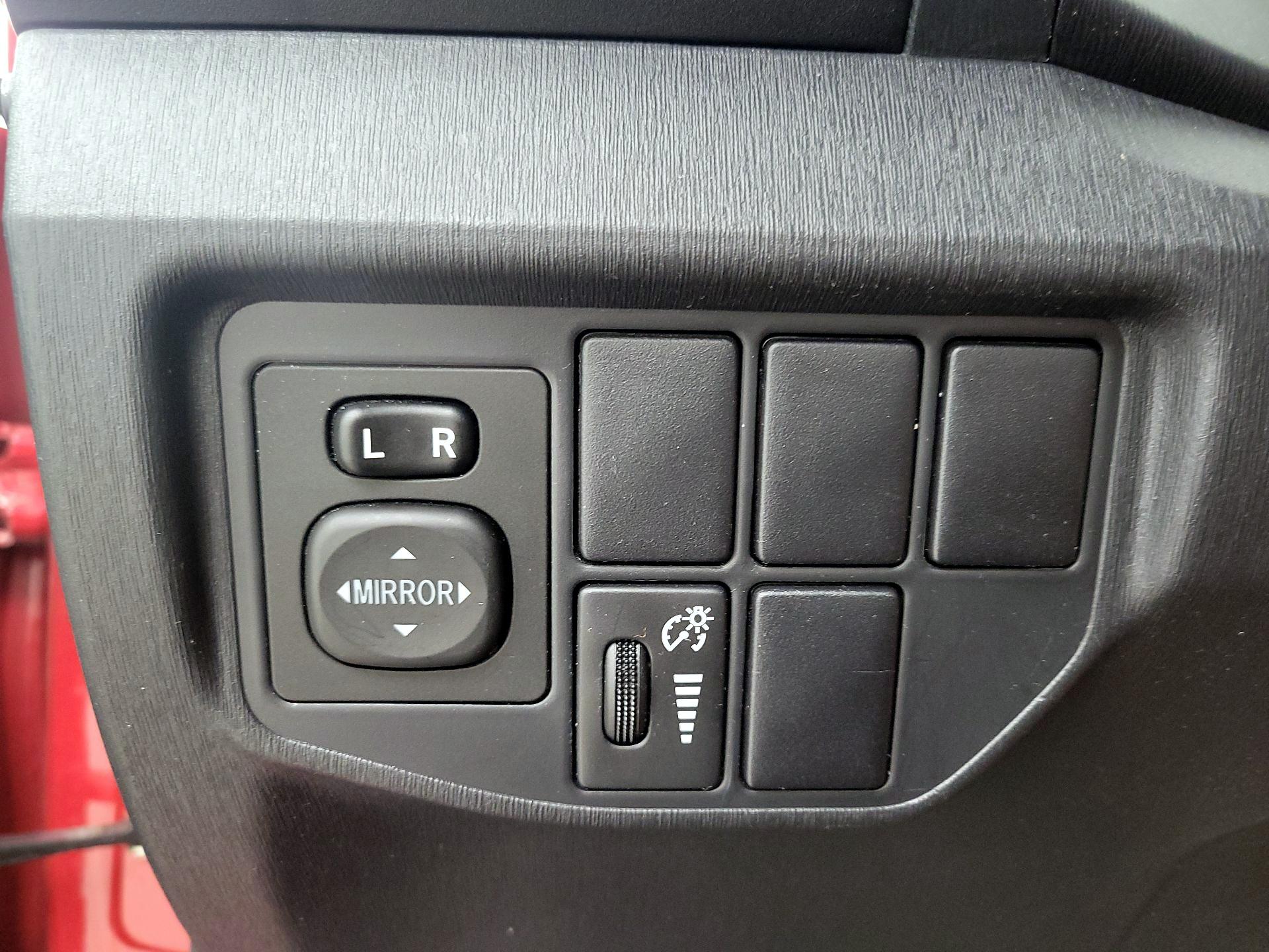 Thumbnail: 2015 Toyota Prius - 13