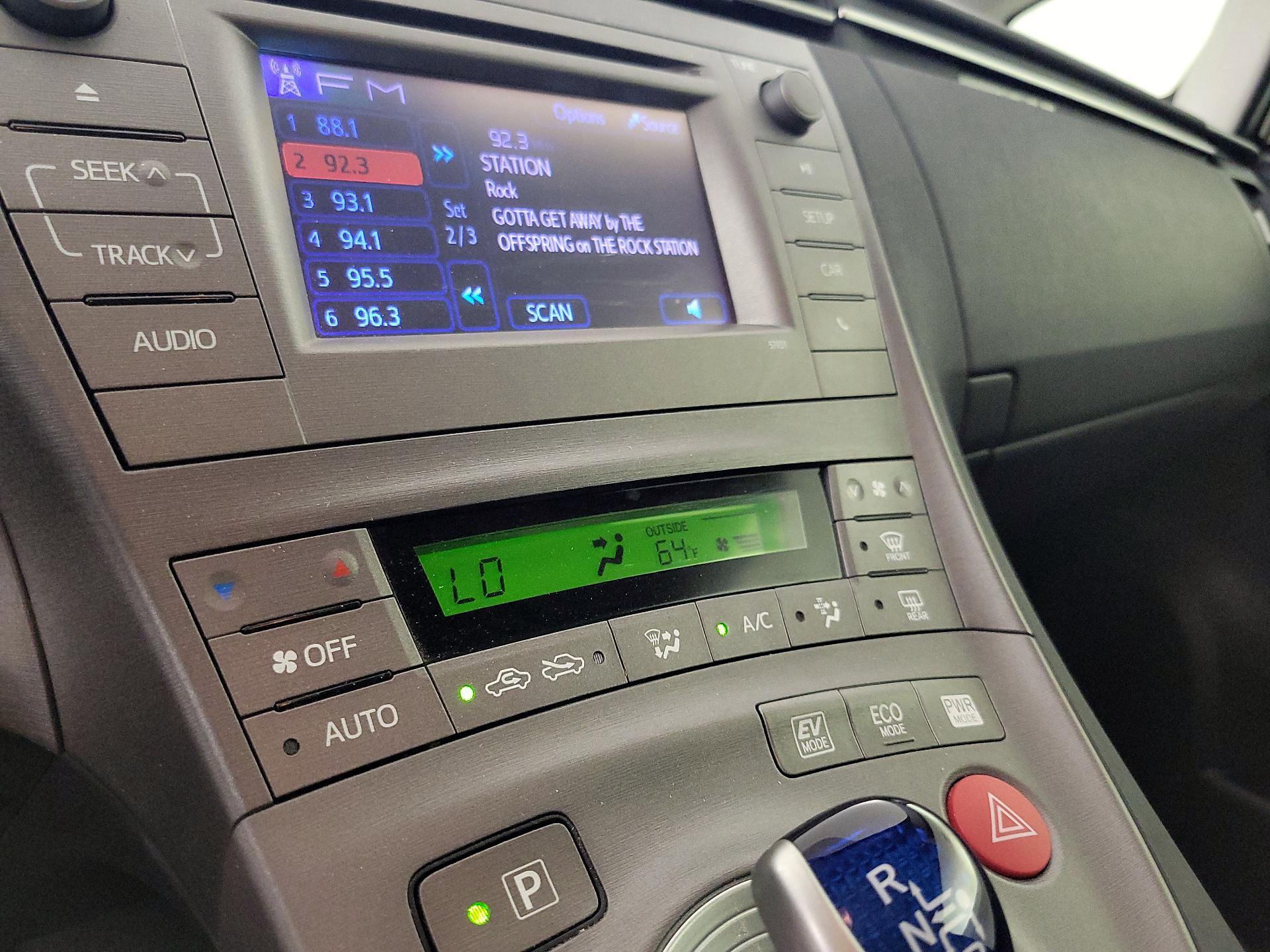 Thumbnail: 2015 Toyota Prius - 16