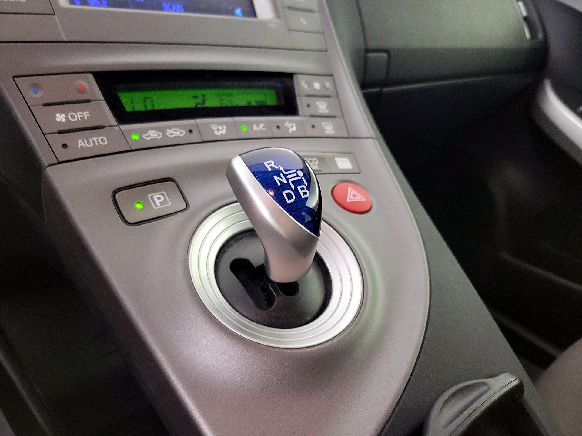 Thumbnail: 2015 Toyota Prius - 17