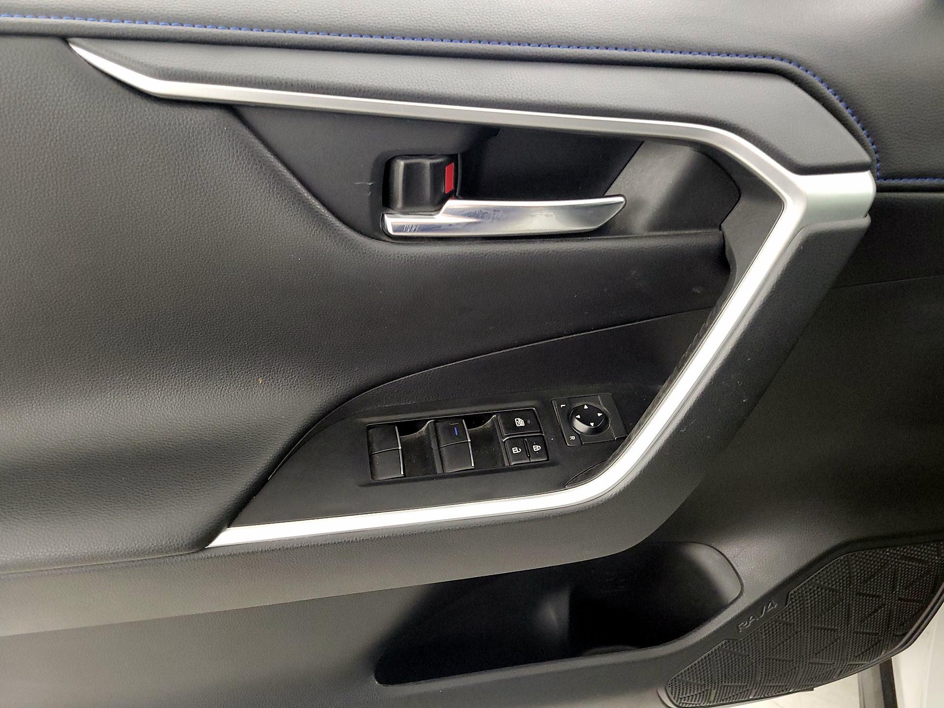 Thumbnail: 2019 Toyota RAV4 - 12