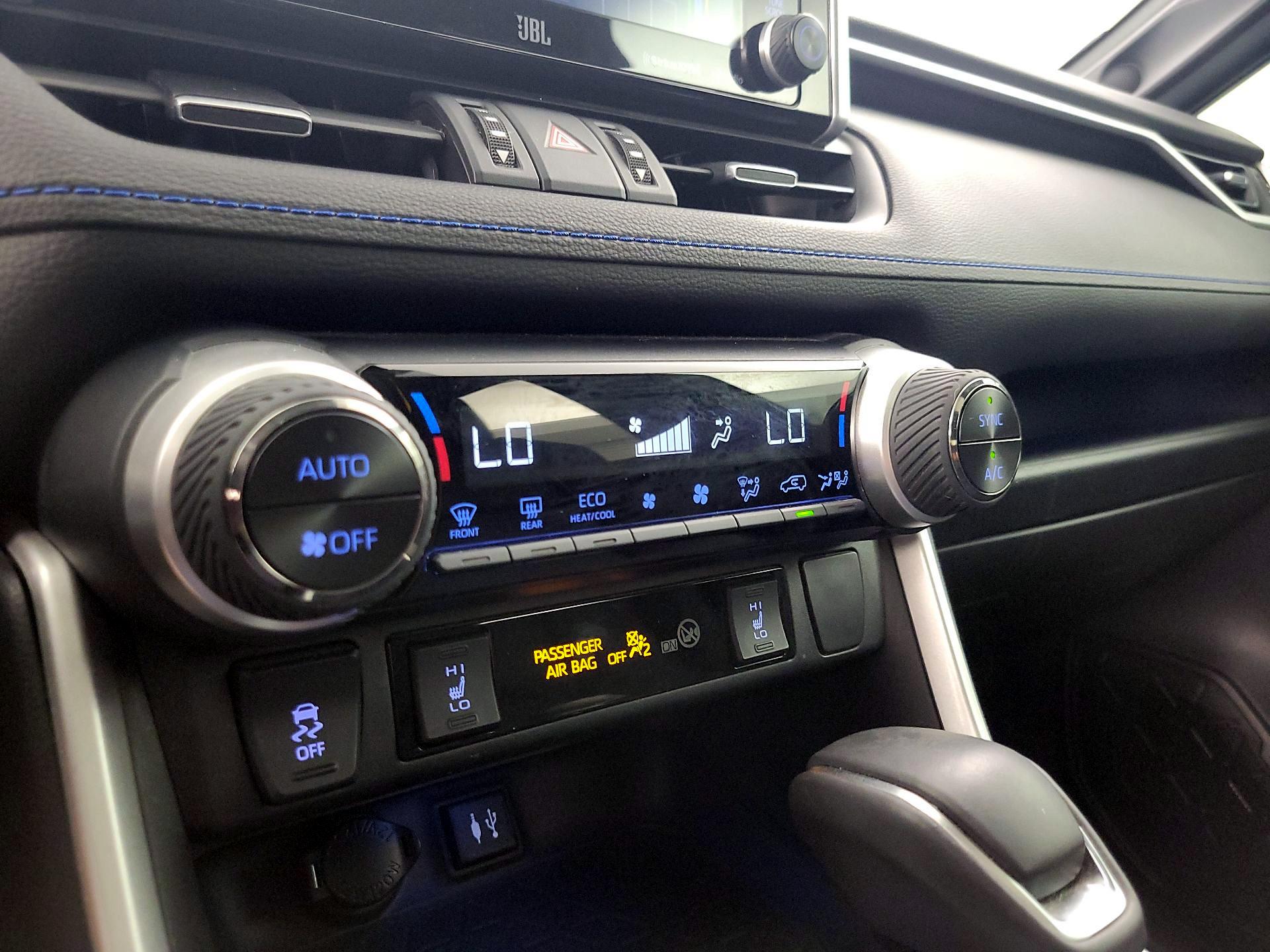 Thumbnail: 2019 Toyota RAV4 - 17