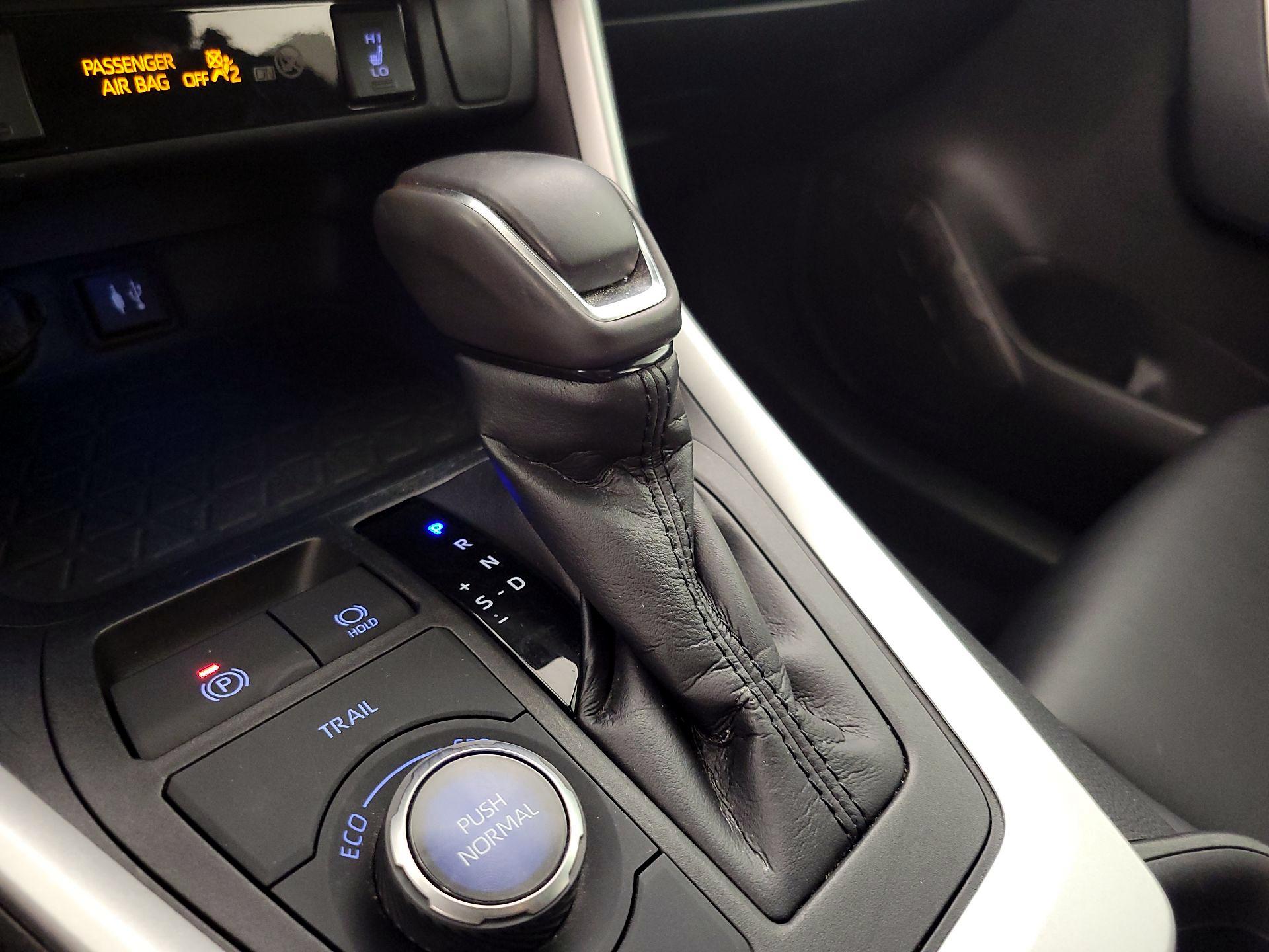 Thumbnail: 2019 Toyota RAV4 - 18