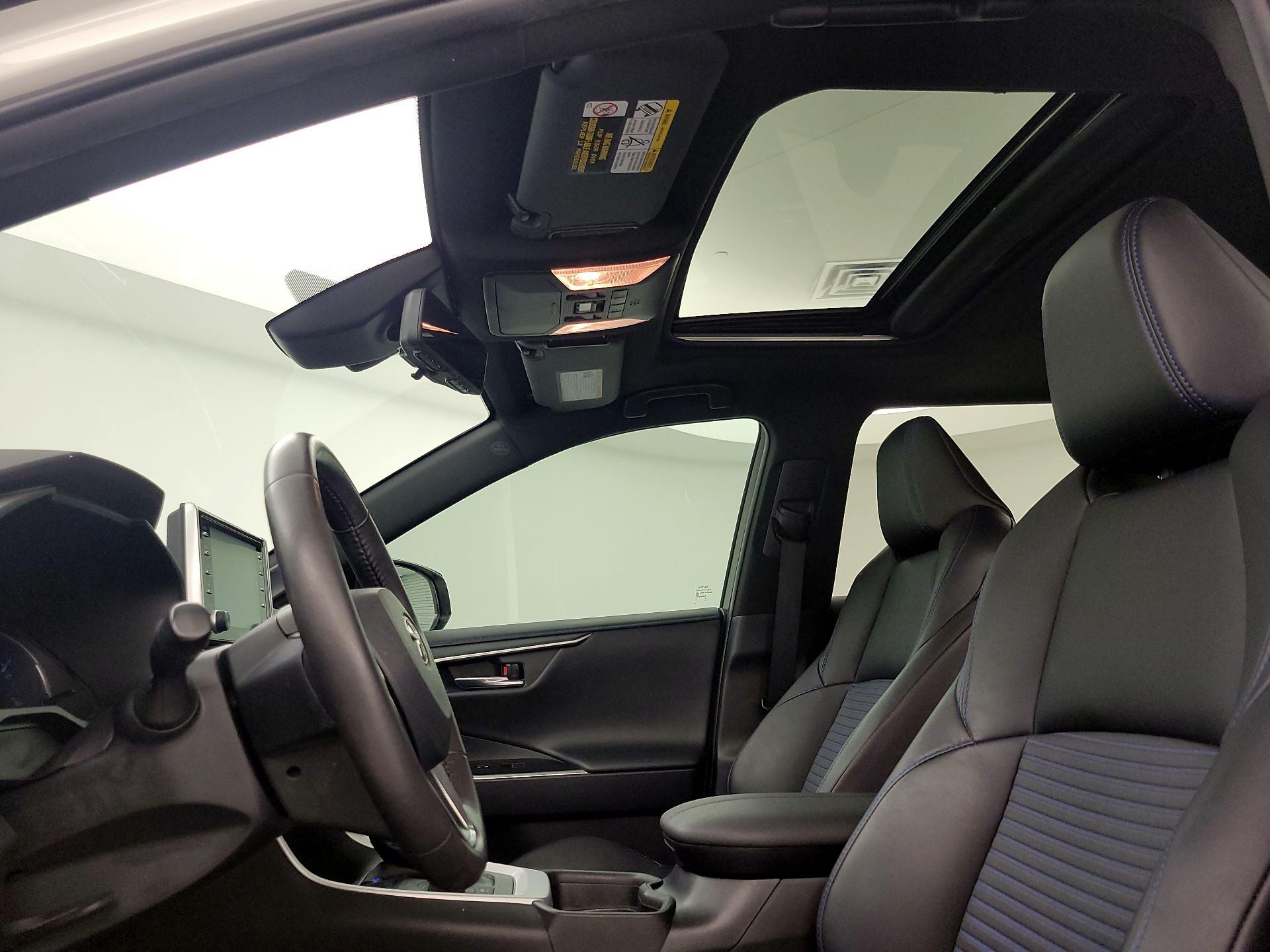 Thumbnail: 2019 Toyota RAV4 - 20