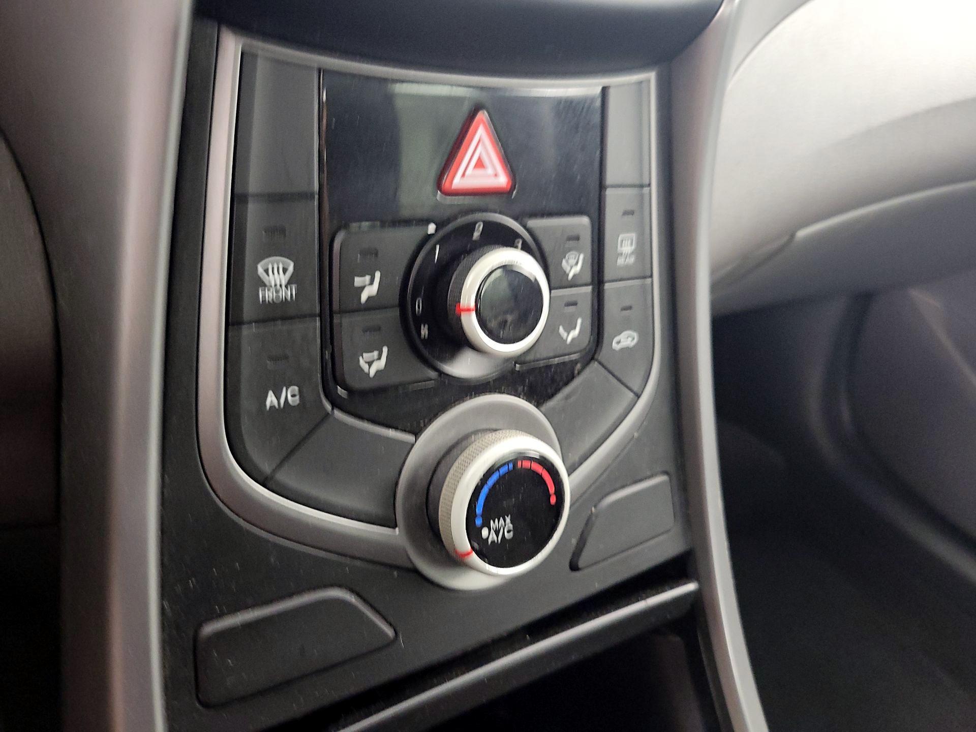 Thumbnail: 2015 Hyundai Elantra - 16
