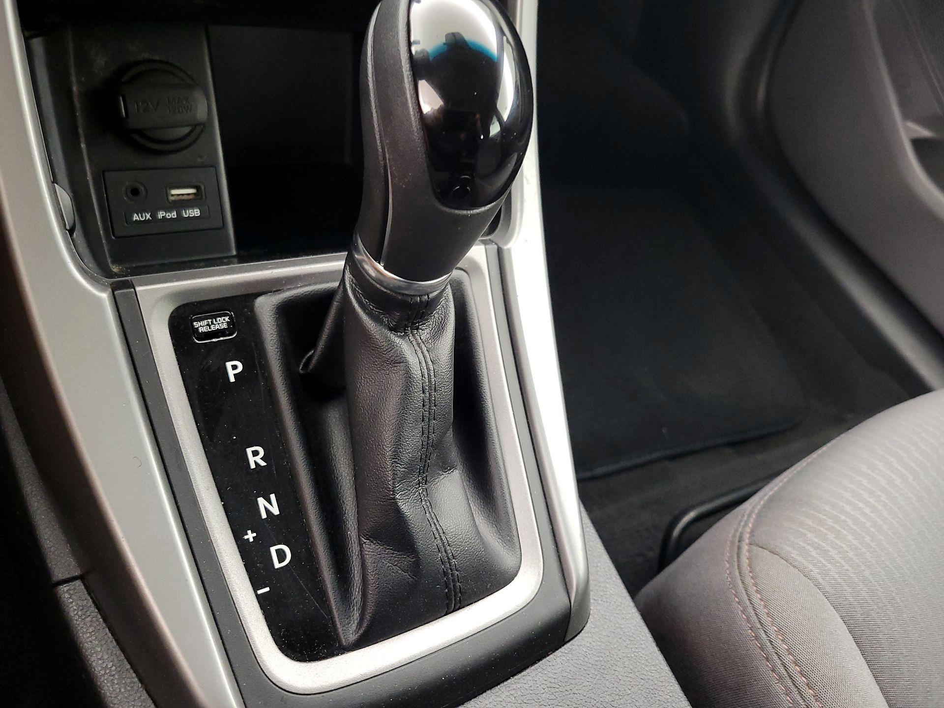 Thumbnail: 2015 Hyundai Elantra - 17