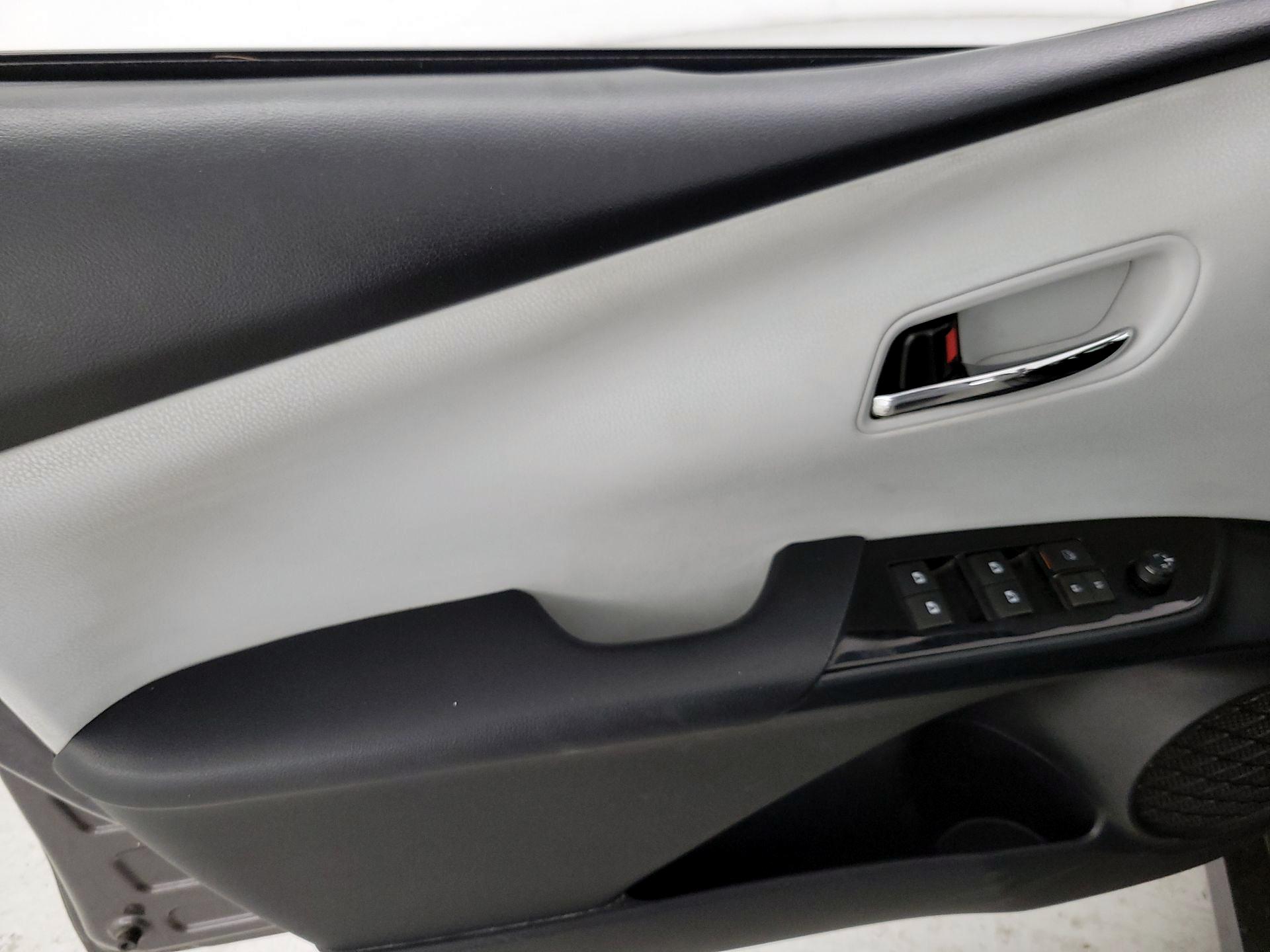 Thumbnail: 2016 Toyota Prius - 12