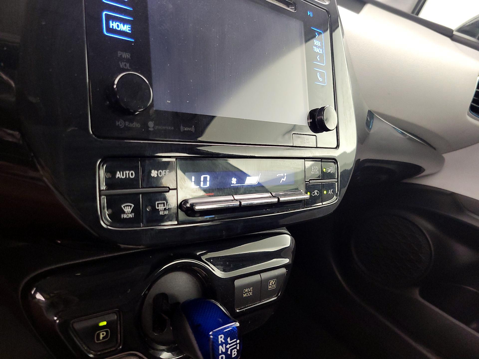 Thumbnail: 2016 Toyota Prius - 16