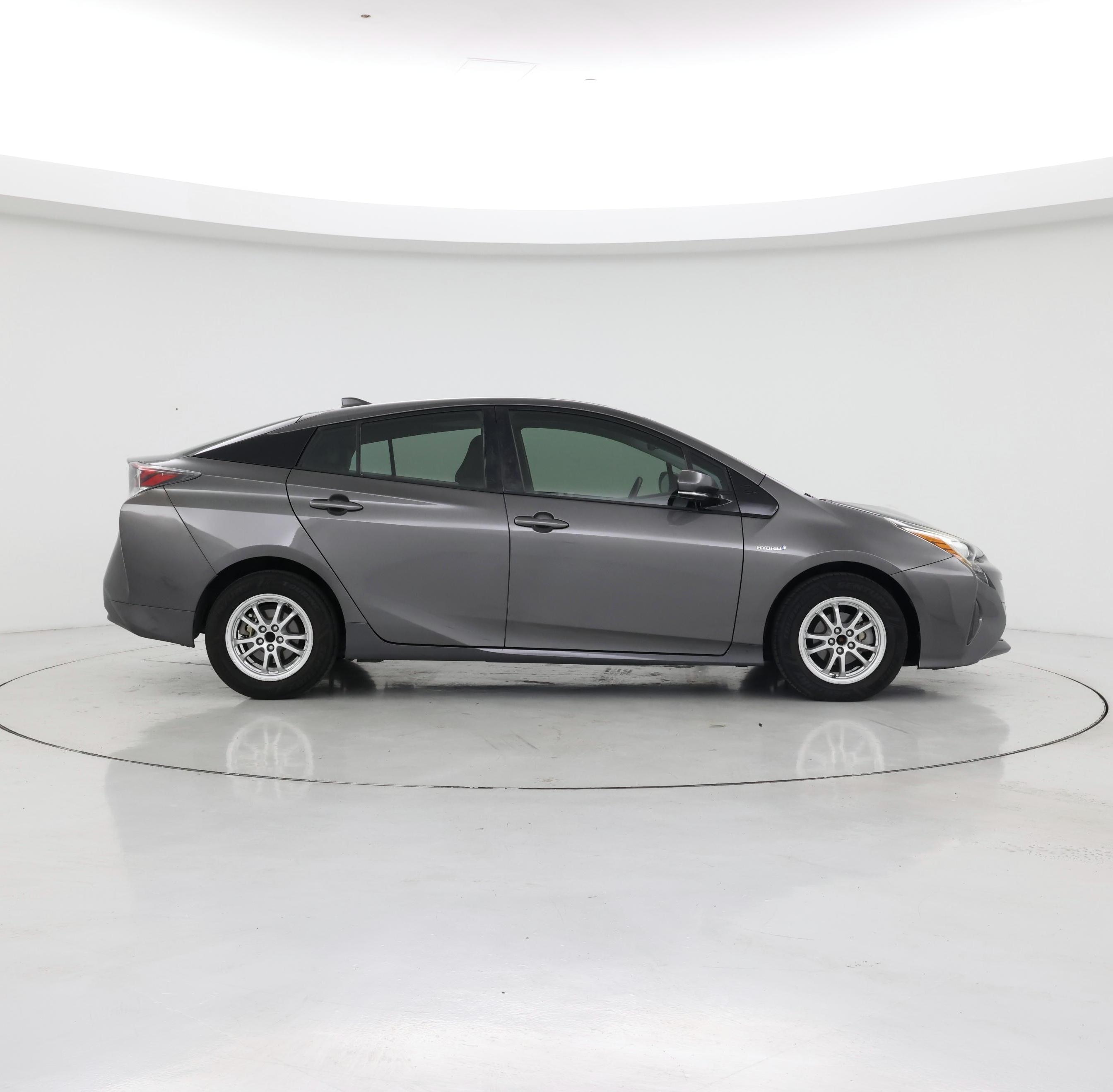 Thumbnail: 2016 Toyota Prius - 7