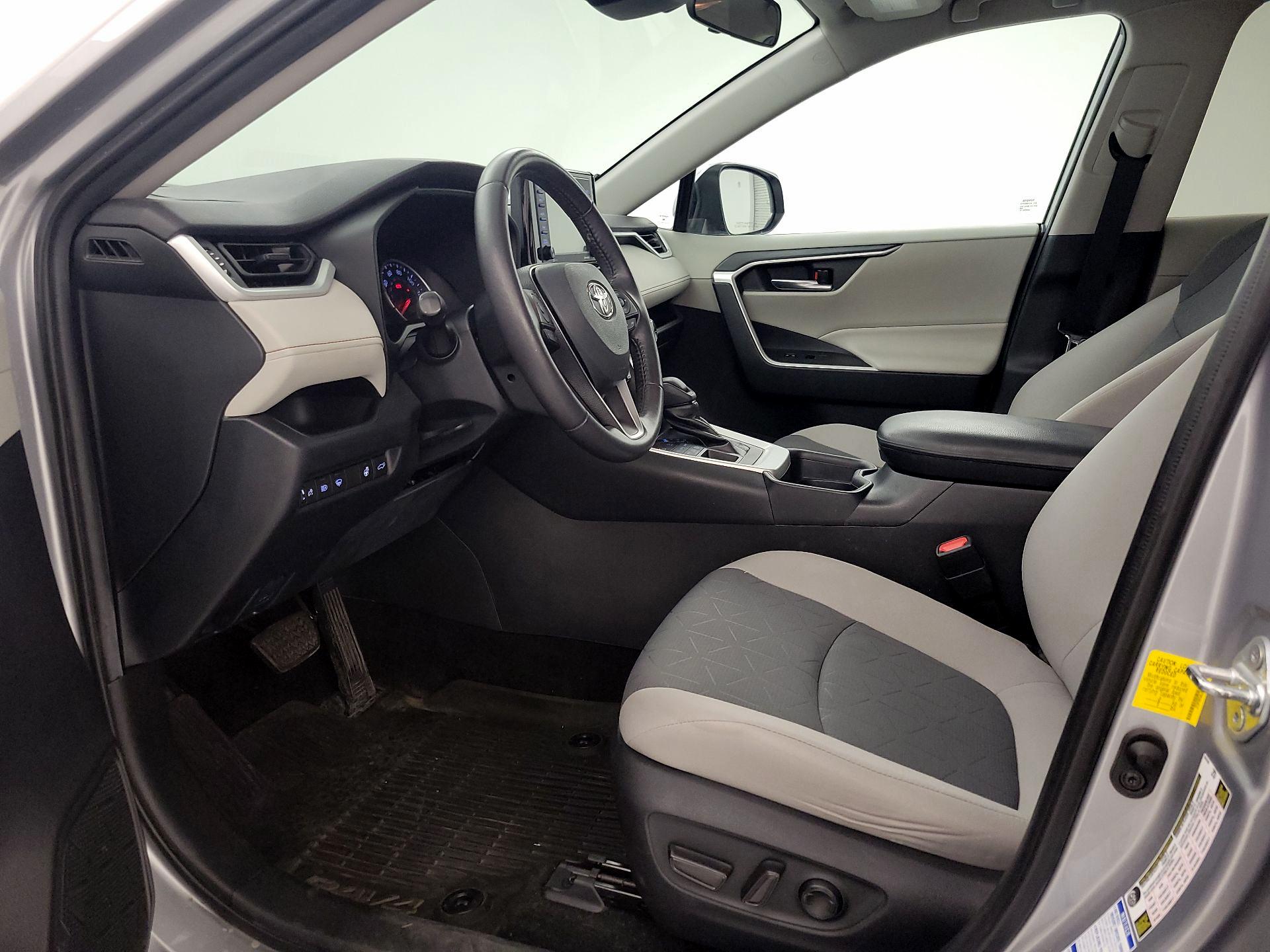Thumbnail: 2020 Toyota RAV4 - 11