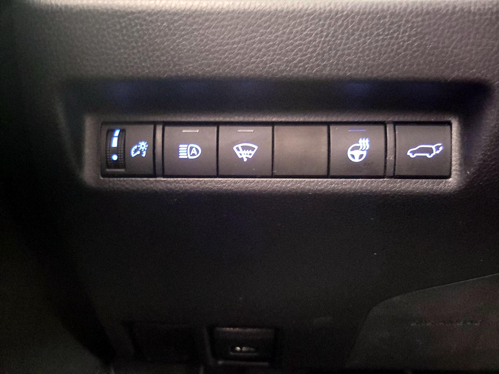 Thumbnail: 2020 Toyota RAV4 - 13