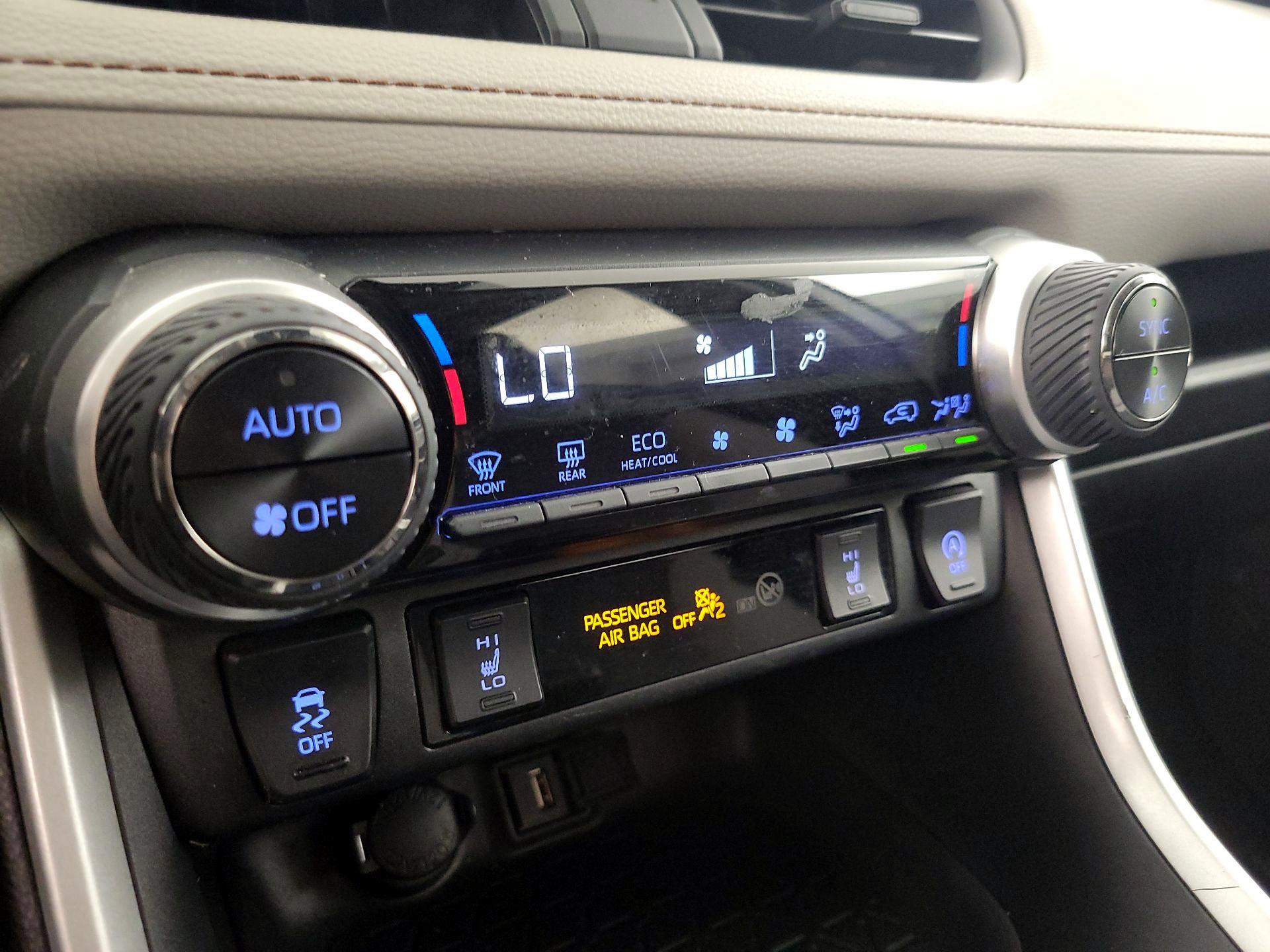 Thumbnail: 2020 Toyota RAV4 - 16