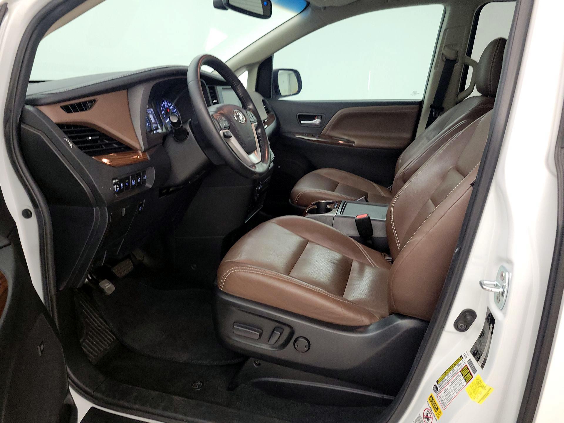 Thumbnail: 2017 Toyota Sienna - 11