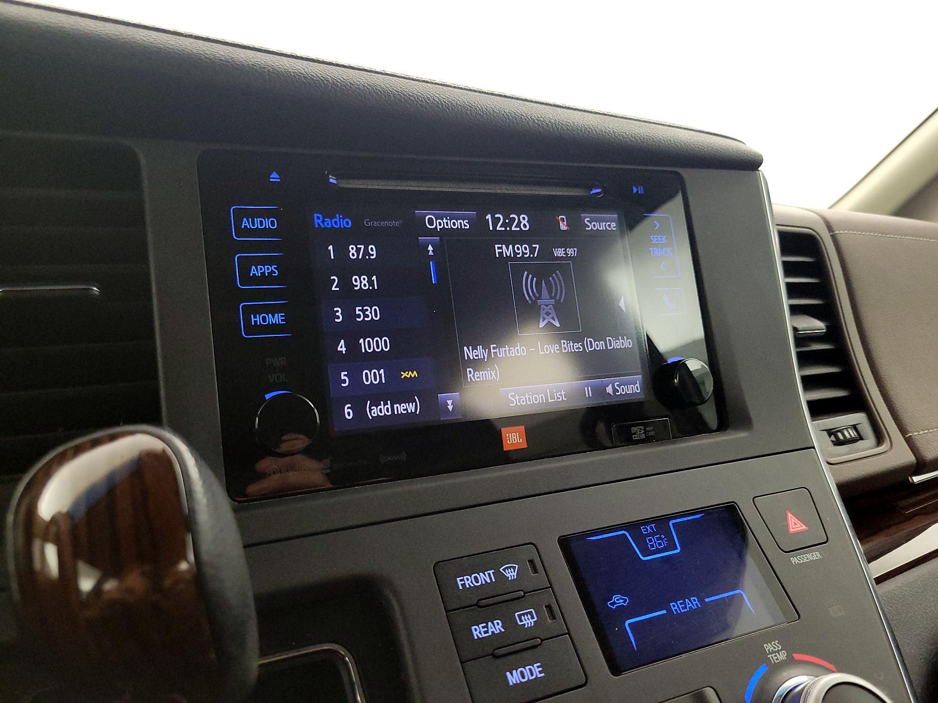 Thumbnail: 2017 Toyota Sienna - 15