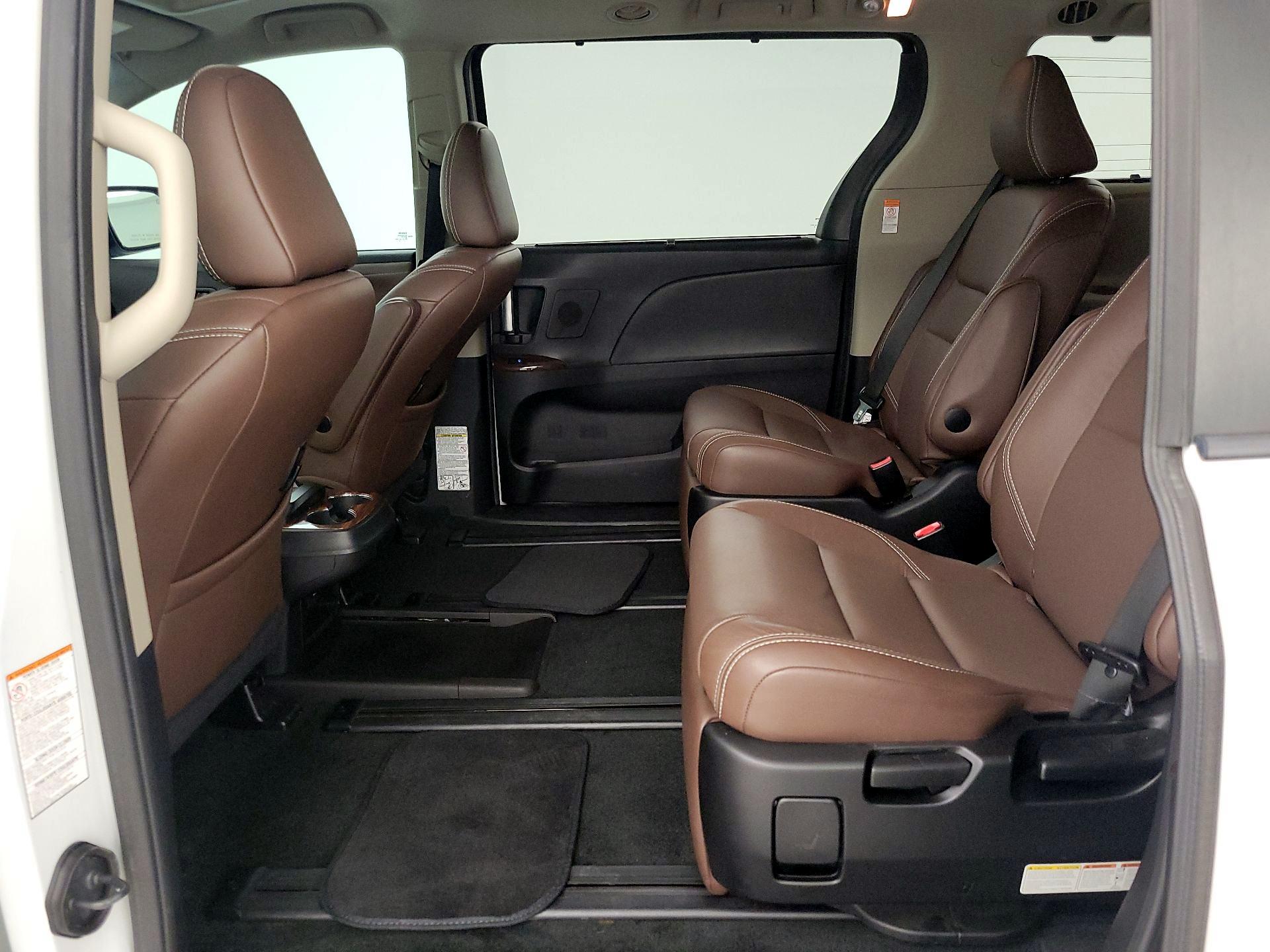 Thumbnail: 2017 Toyota Sienna - 20