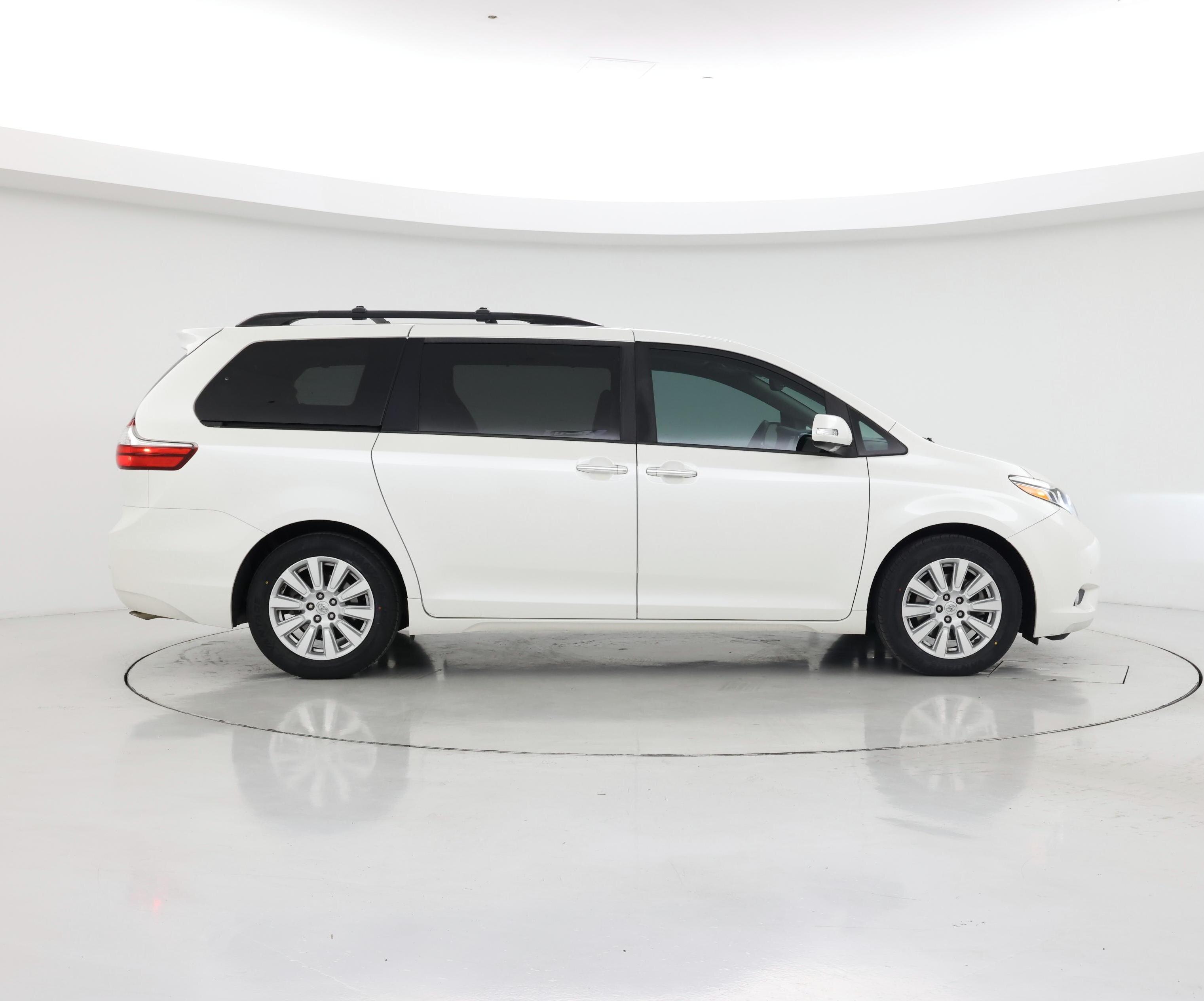 Thumbnail: 2017 Toyota Sienna - 7