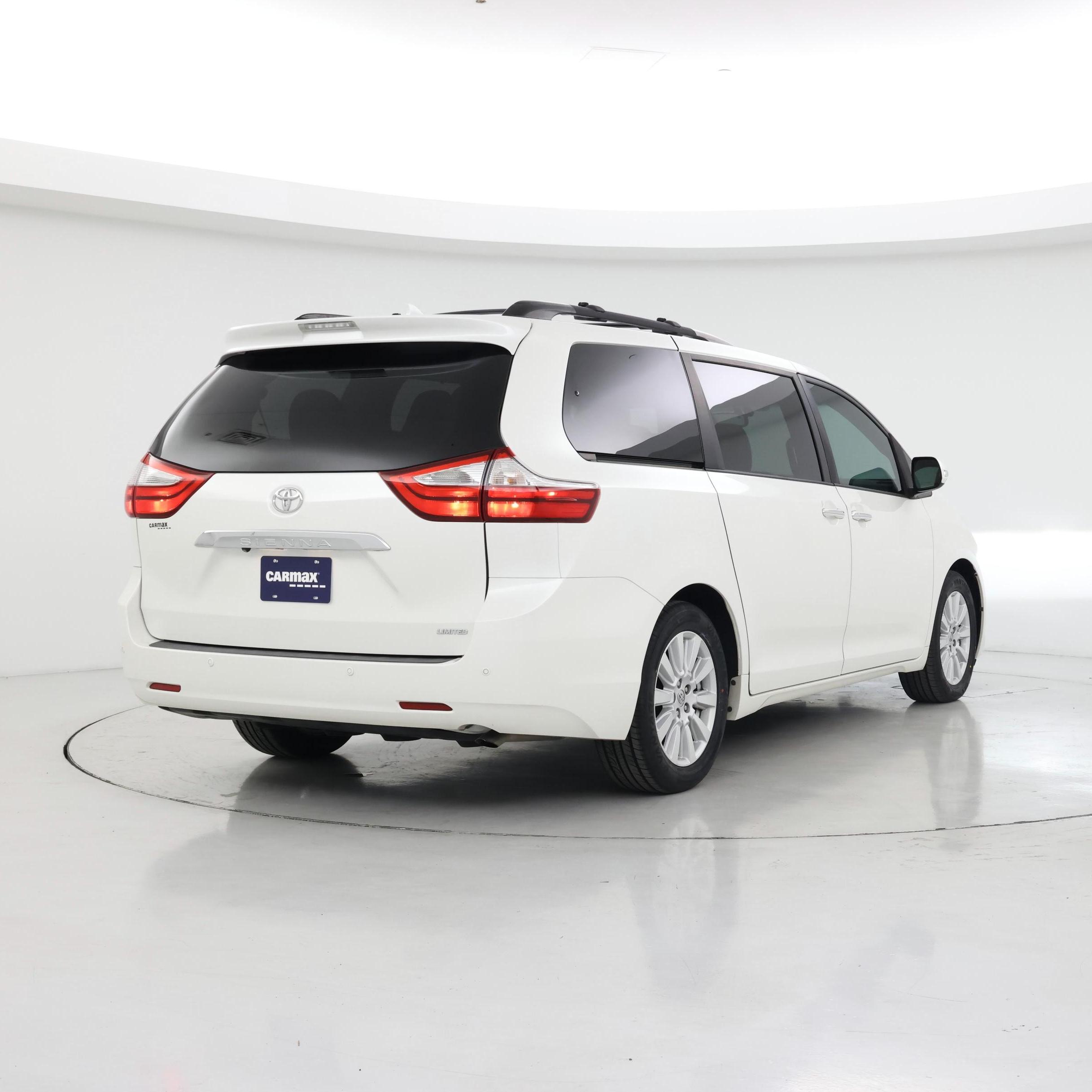 Thumbnail: 2017 Toyota Sienna - 8
