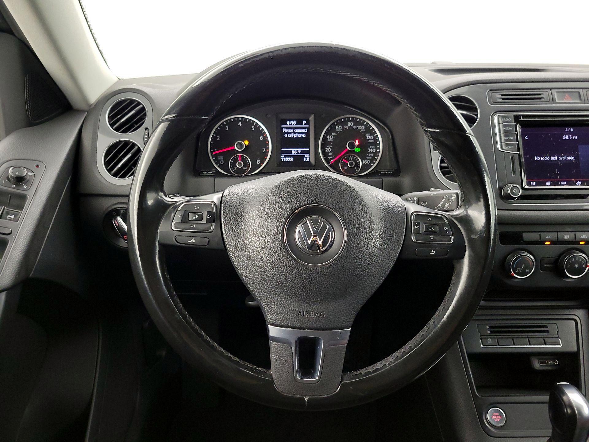 Thumbnail: 2018 Volkswagen Tiguan - 10
