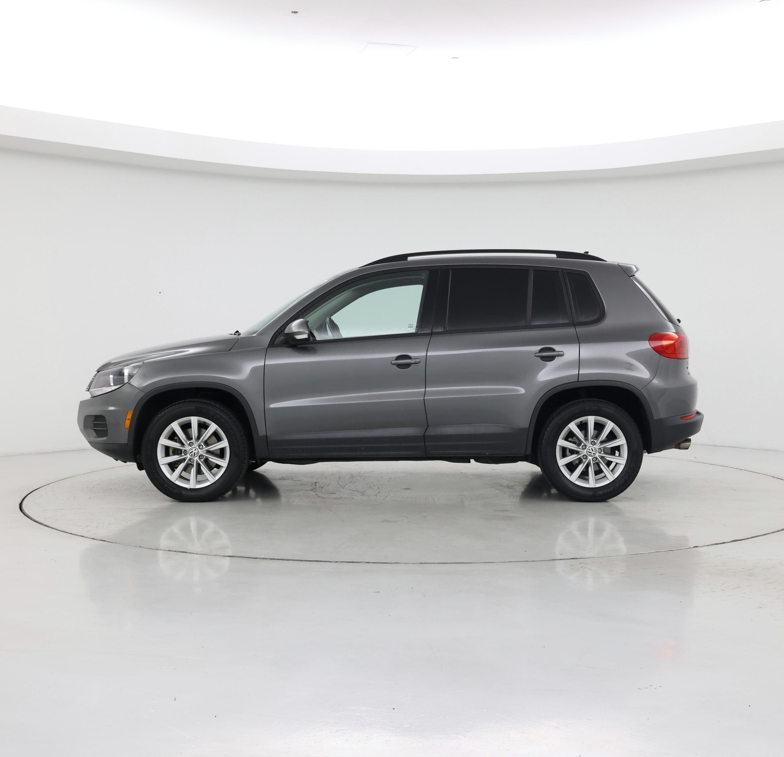 Thumbnail: 2018 Volkswagen Tiguan - 3