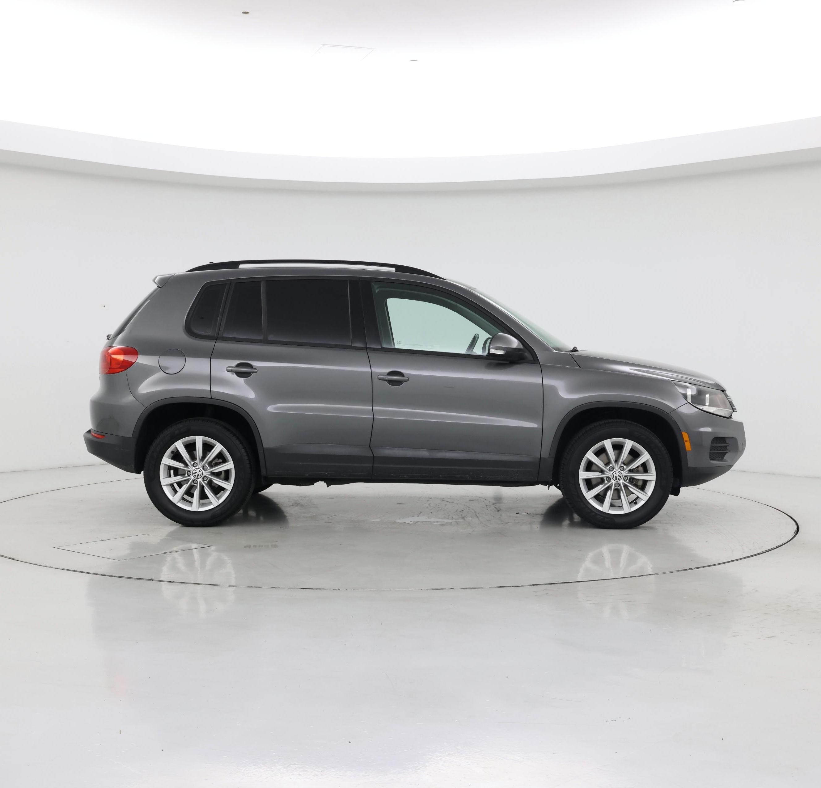 Thumbnail: 2018 Volkswagen Tiguan - 7