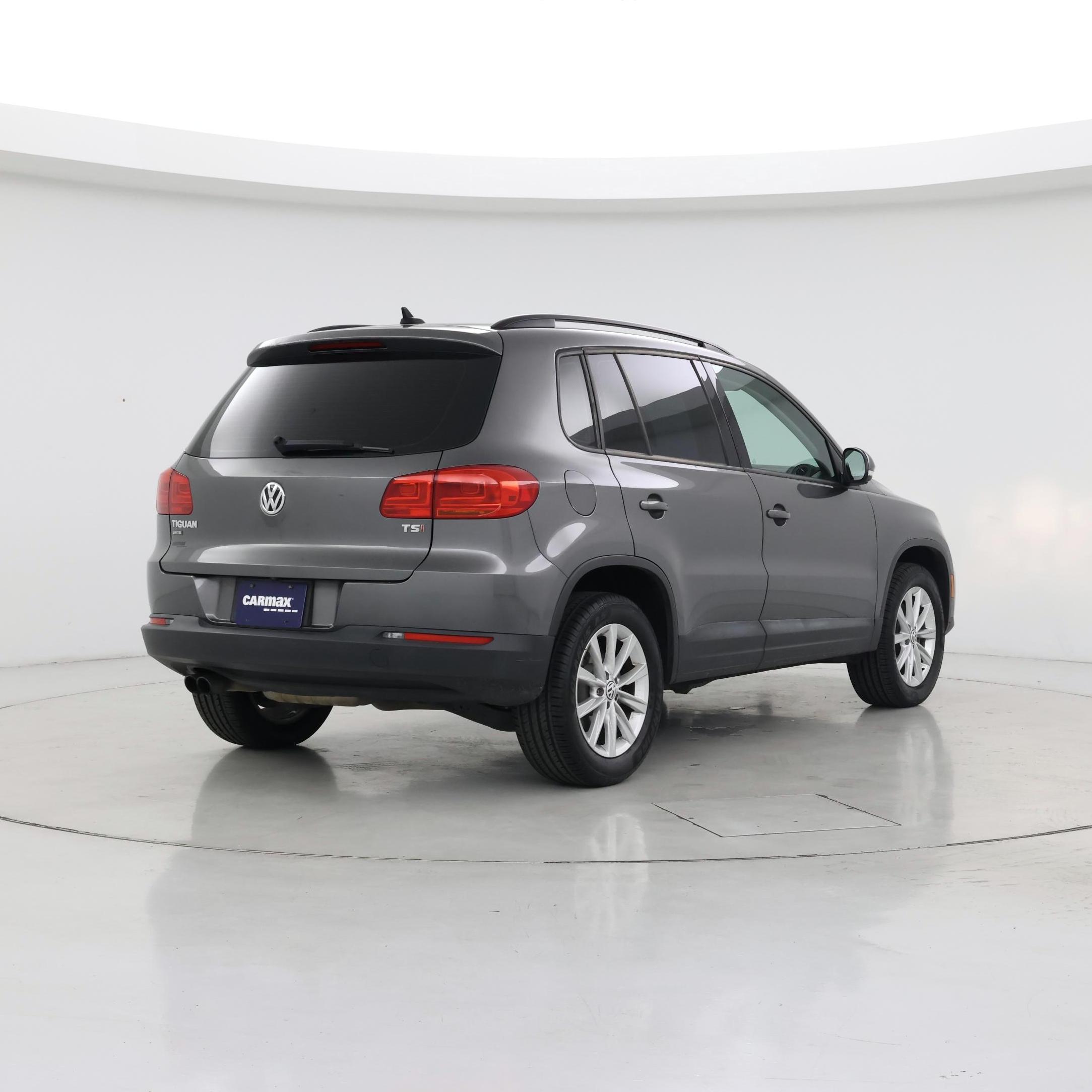 Thumbnail: 2018 Volkswagen Tiguan - 8