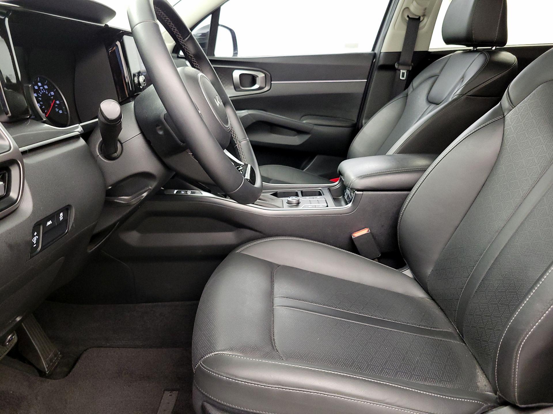 Thumbnail: 2023 Kia Sorento - 11