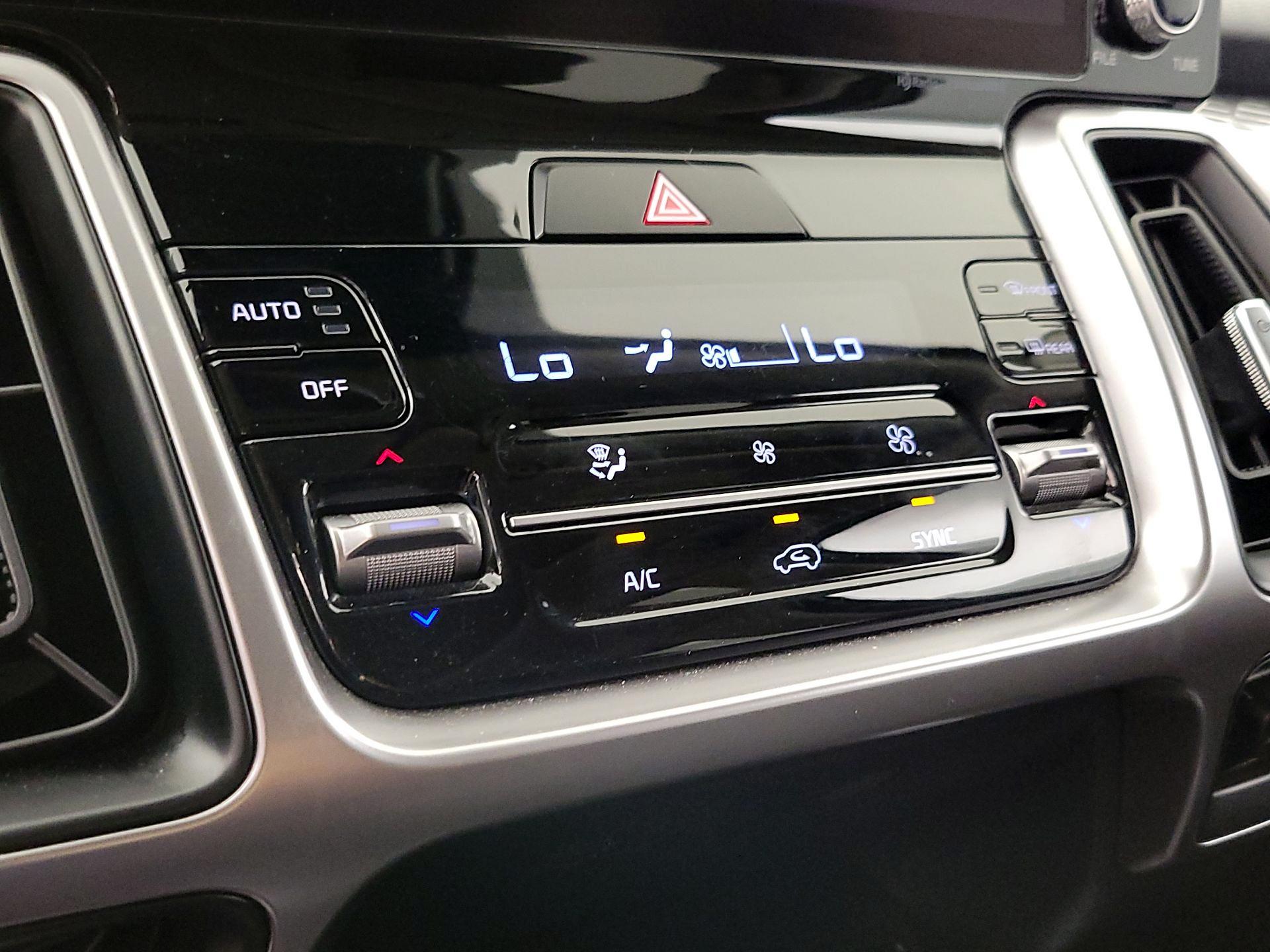 Thumbnail: 2023 Kia Sorento - 16