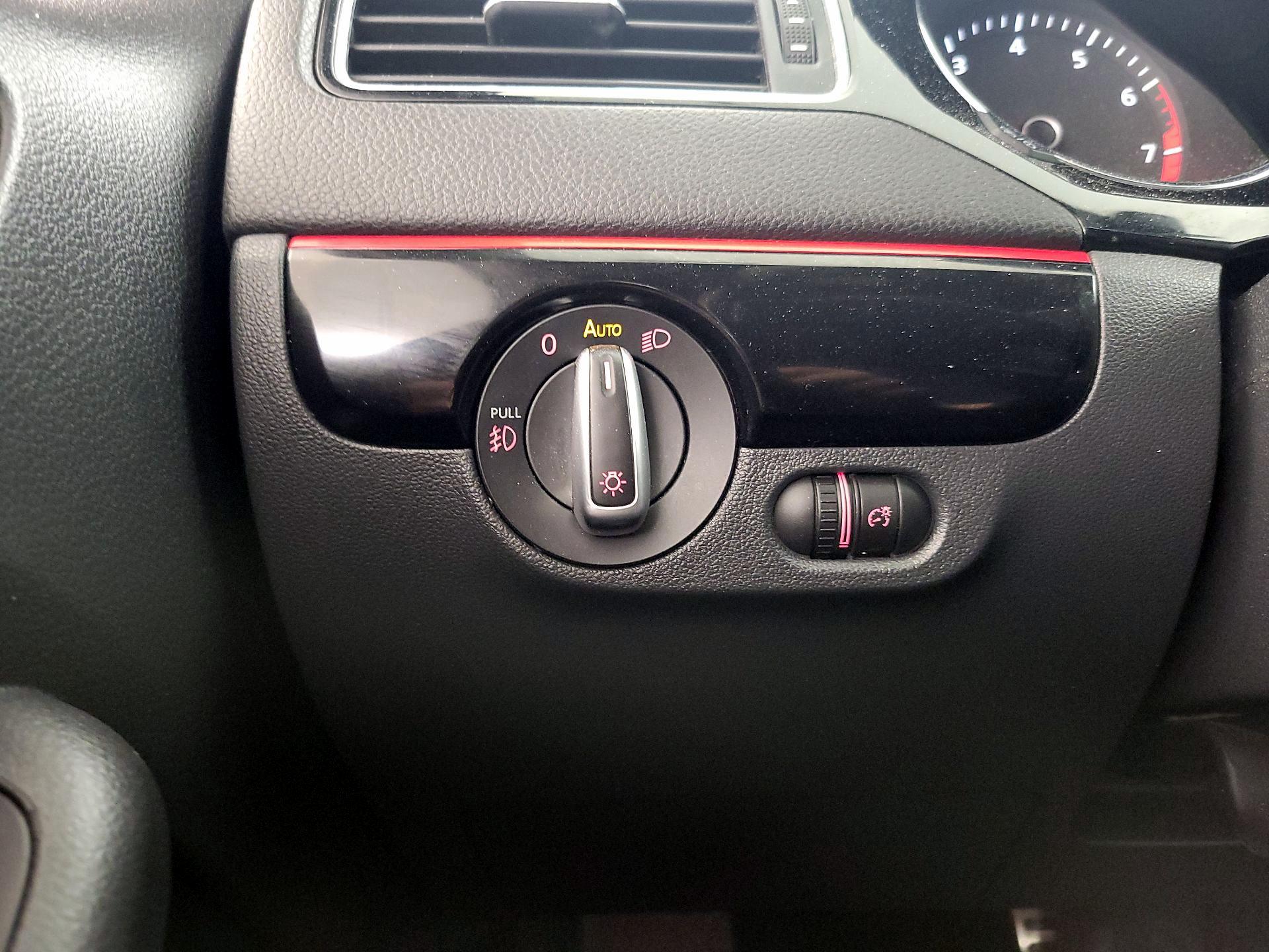 Thumbnail: 2016 Volkswagen Jetta - 13