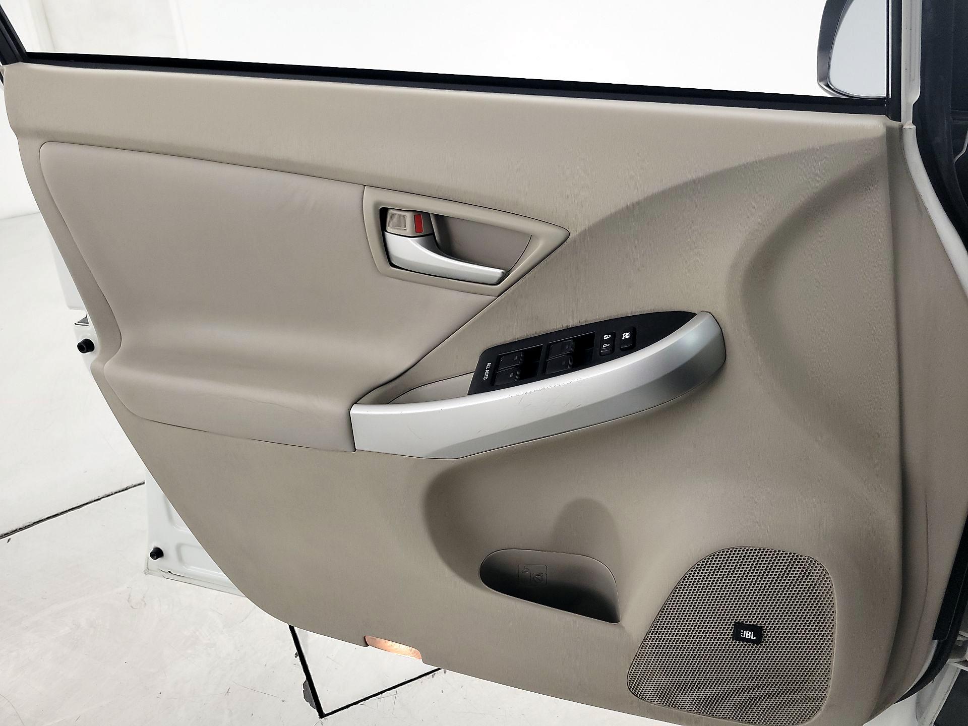 Thumbnail: 2015 Toyota Prius - 12