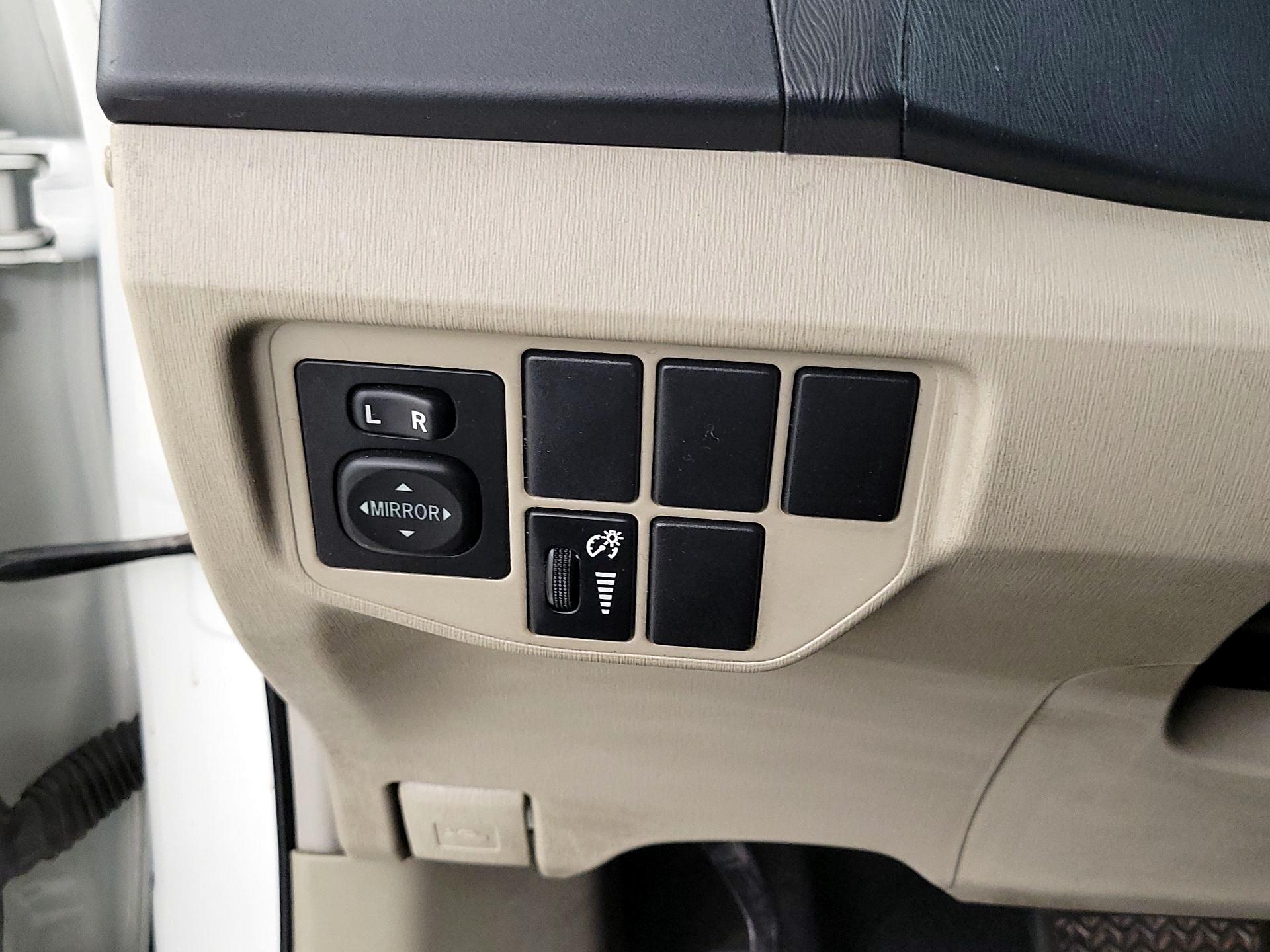 Thumbnail: 2015 Toyota Prius - 13
