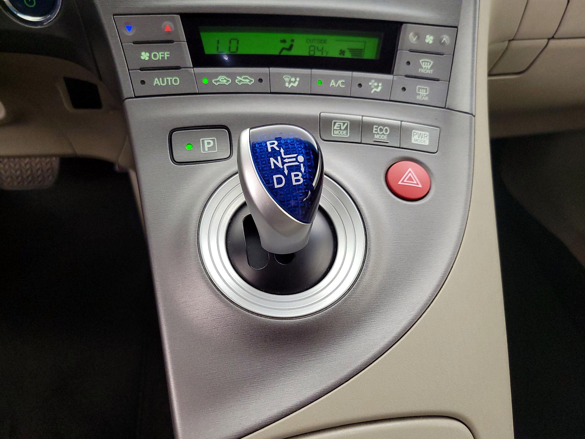 Thumbnail: 2015 Toyota Prius - 17