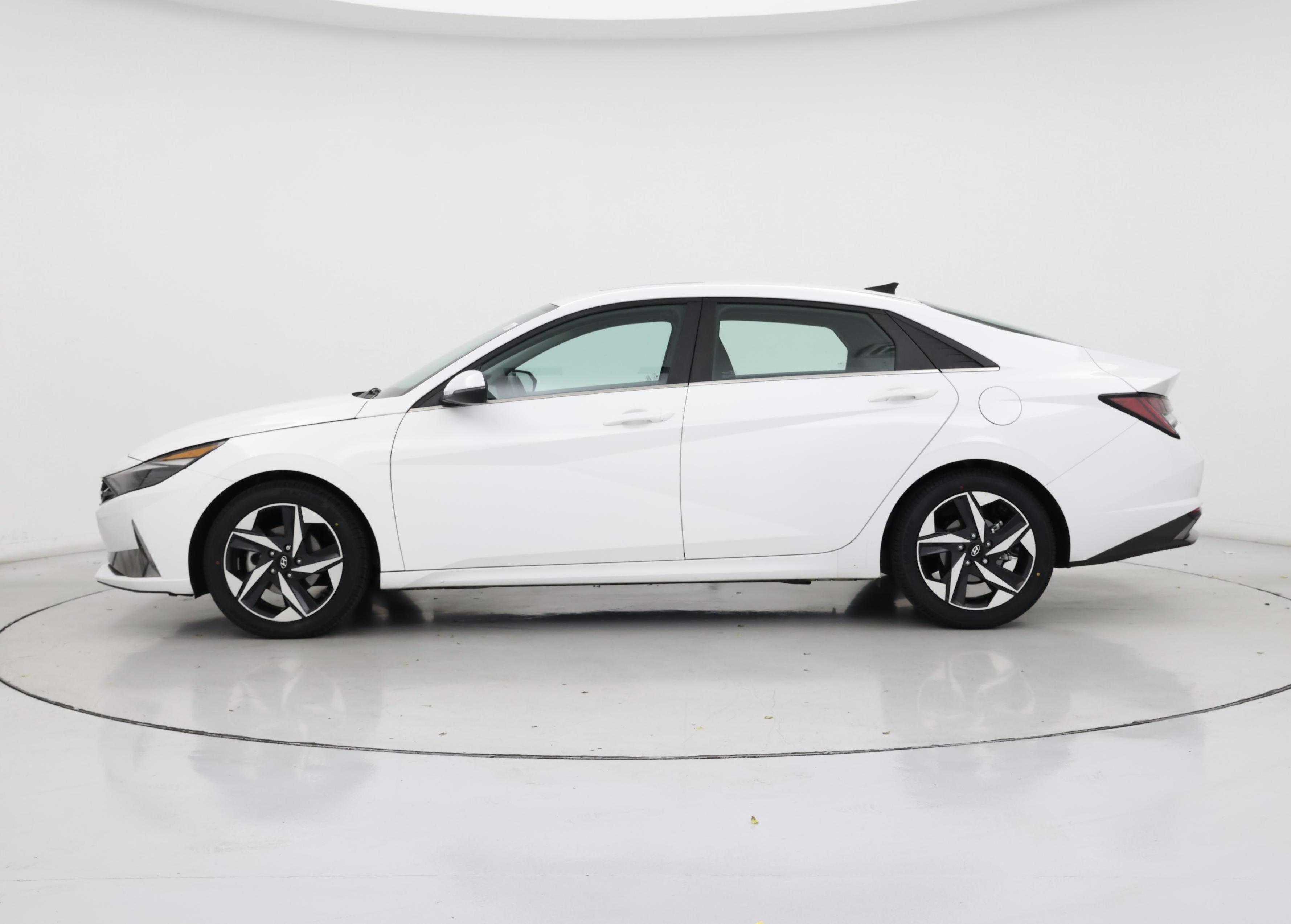 Thumbnail: 2021 Hyundai Elantra - 3
