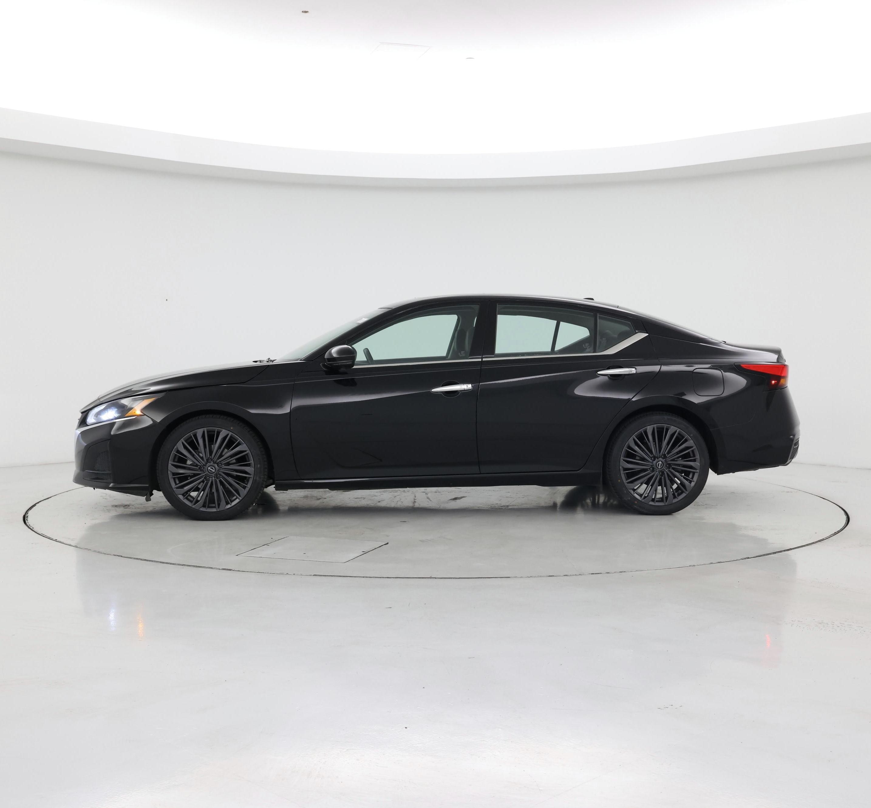 Thumbnail: 2023 Nissan Altima - 3