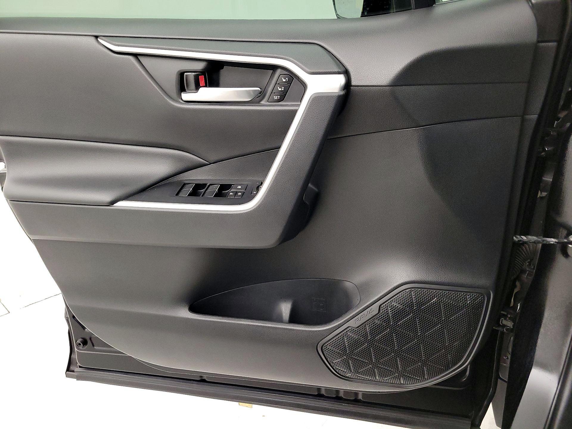 Thumbnail: 2021 Toyota RAV4 - 12