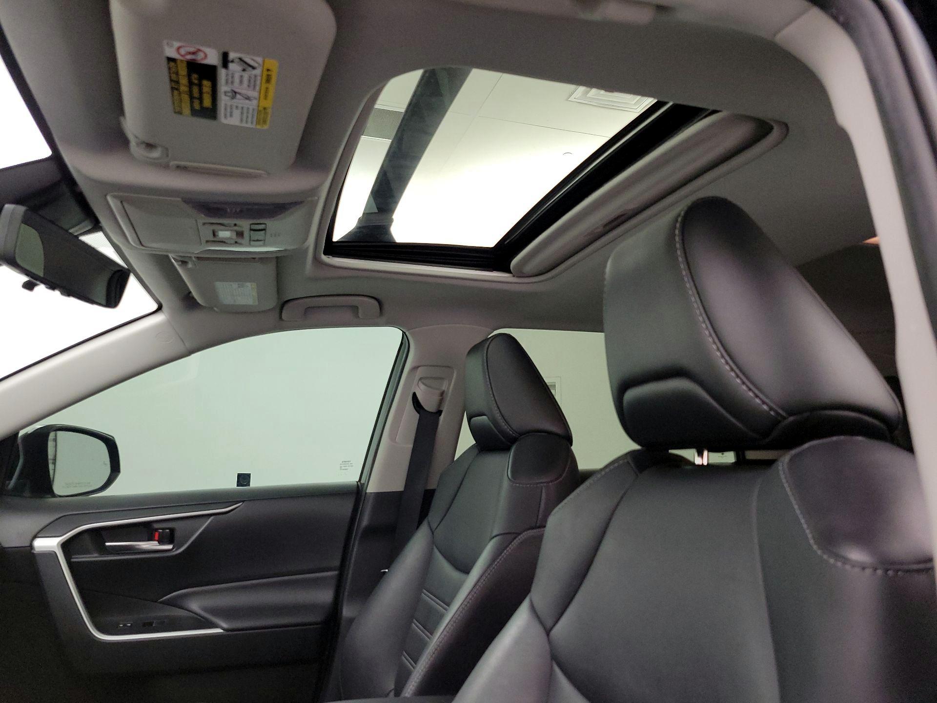 Thumbnail: 2021 Toyota RAV4 - 19