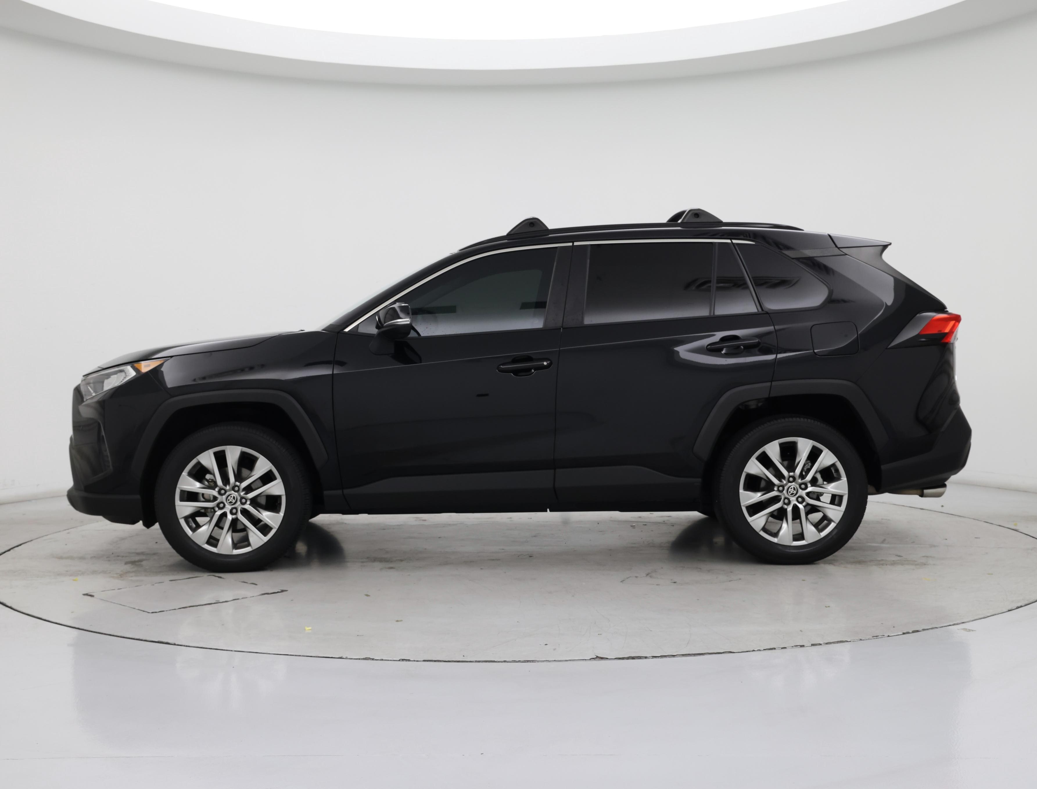 Thumbnail: 2021 Toyota RAV4 - 3