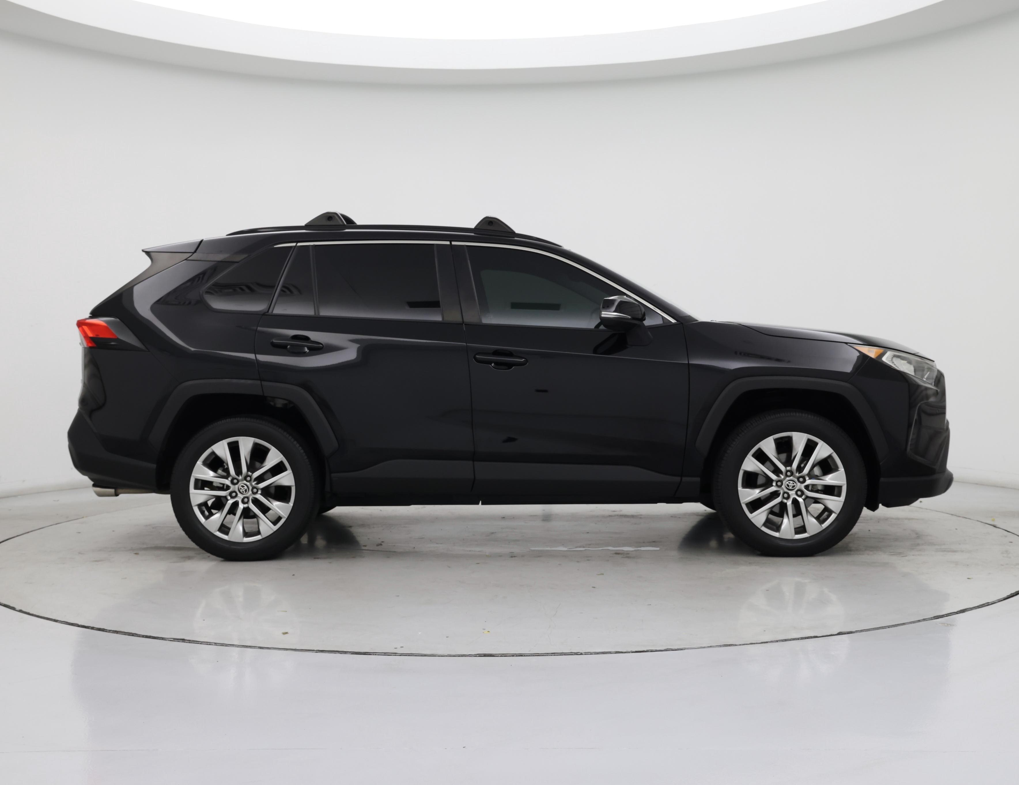 Thumbnail: 2021 Toyota RAV4 - 7
