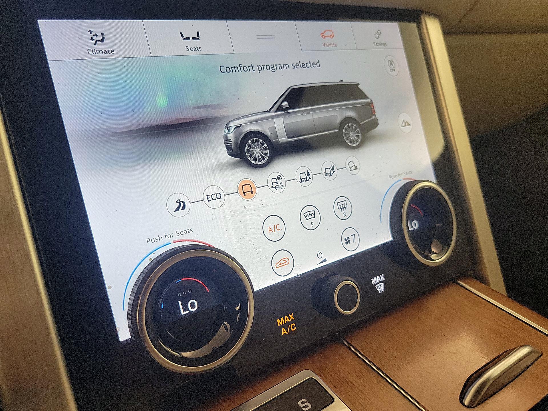 Thumbnail: 2022 Land Rover Range Rover - 17