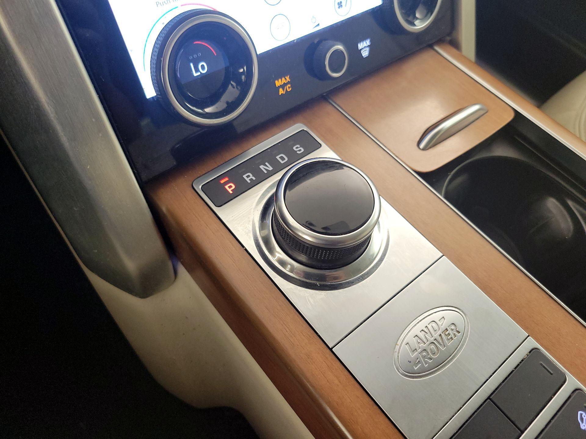 Thumbnail: 2022 Land Rover Range Rover - 18