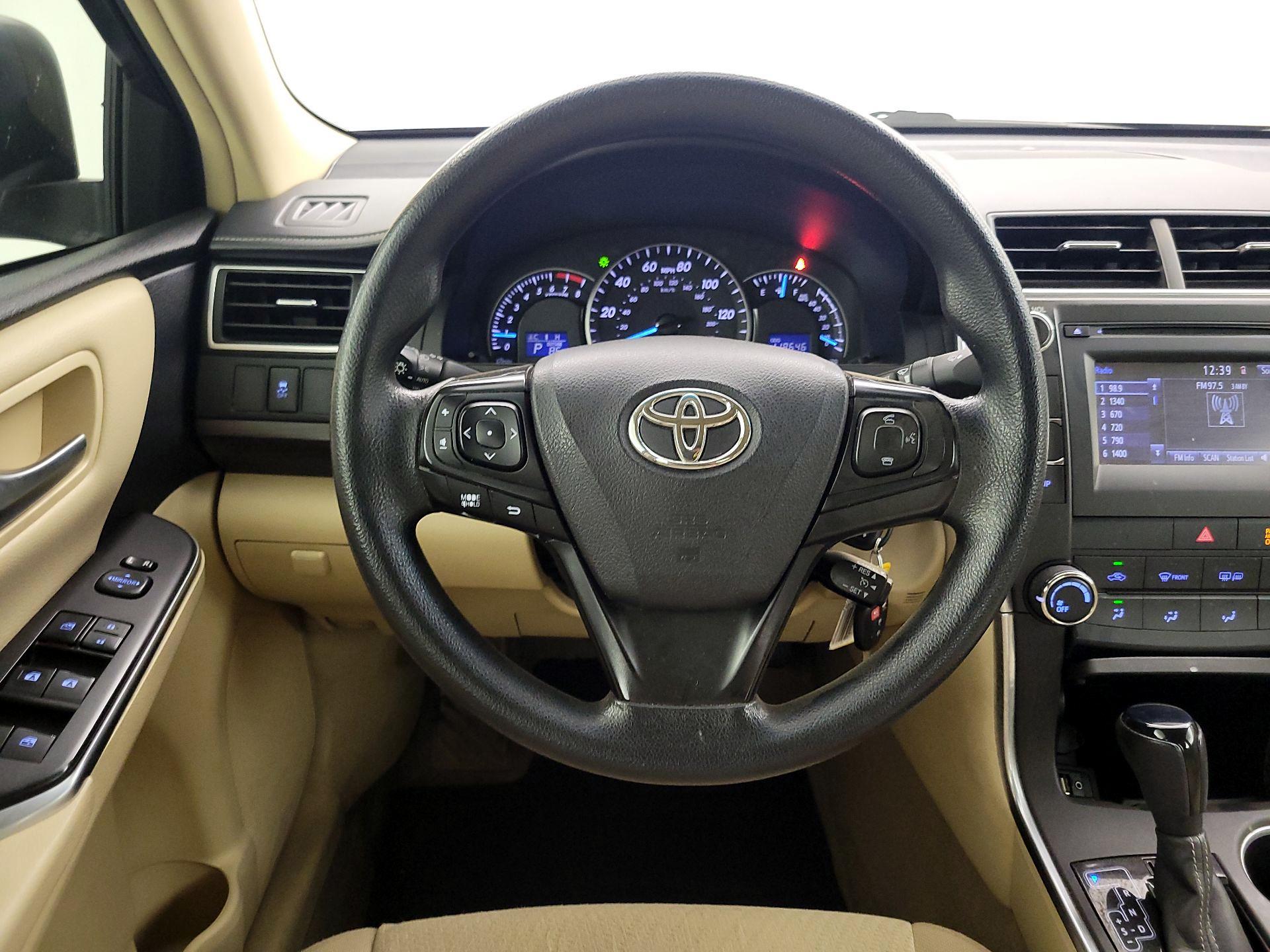 Thumbnail: 2015 Toyota Camry - 10